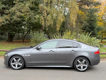 Used Jaguar XE 2016 for sale - 76307600: Photo 2