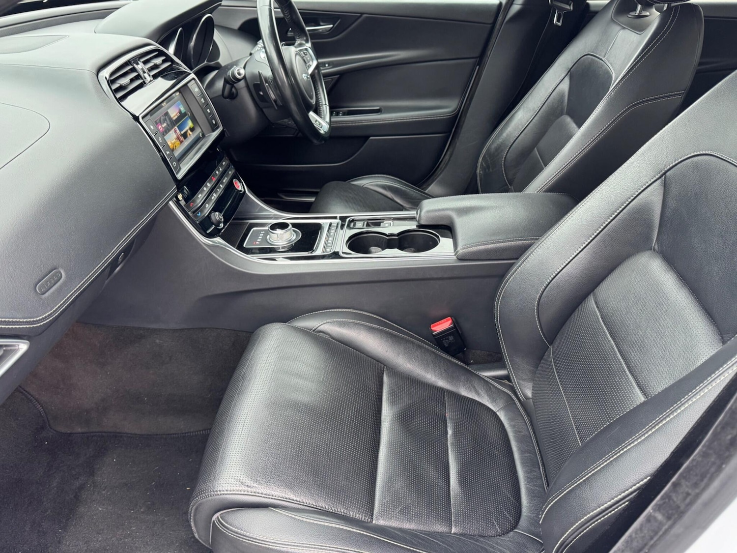 Used Jaguar XE 2016 for sale - 77484330: Photo 12