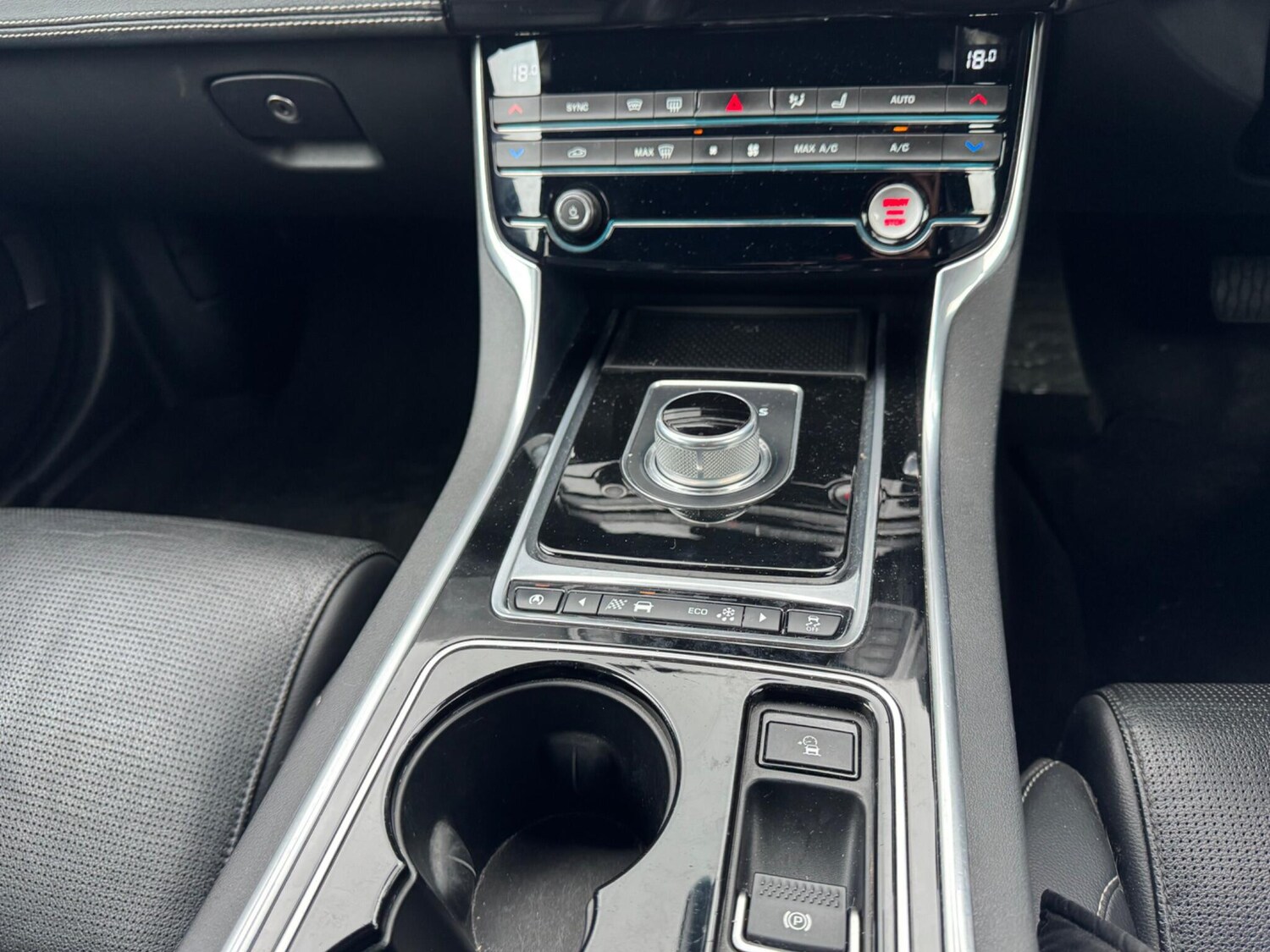 Used Jaguar XE 2016 for sale - 77484330: Photo 17