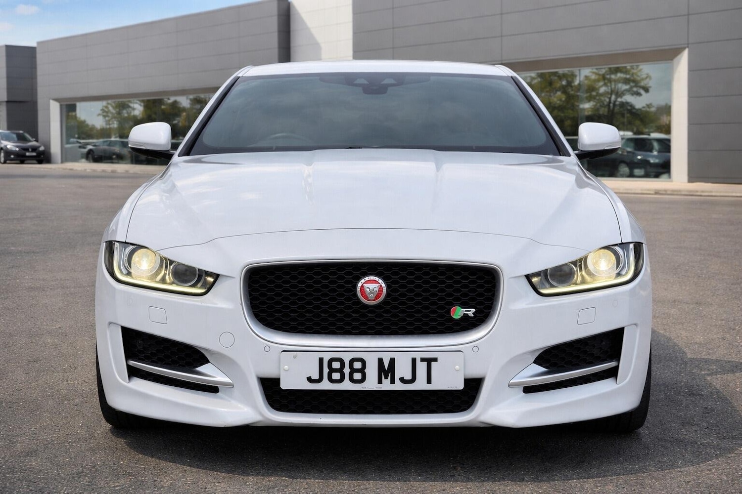 Used Jaguar XE 2016 for sale - 77484330: Photo 2