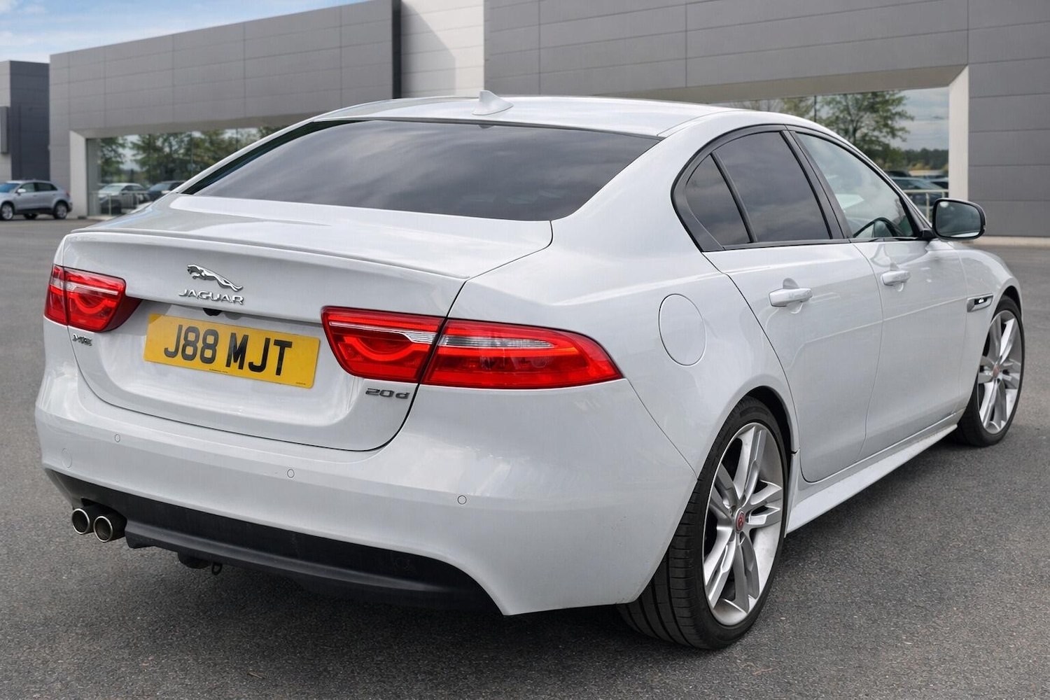 Used Jaguar XE 2016 for sale - 77484330: Photo 4
