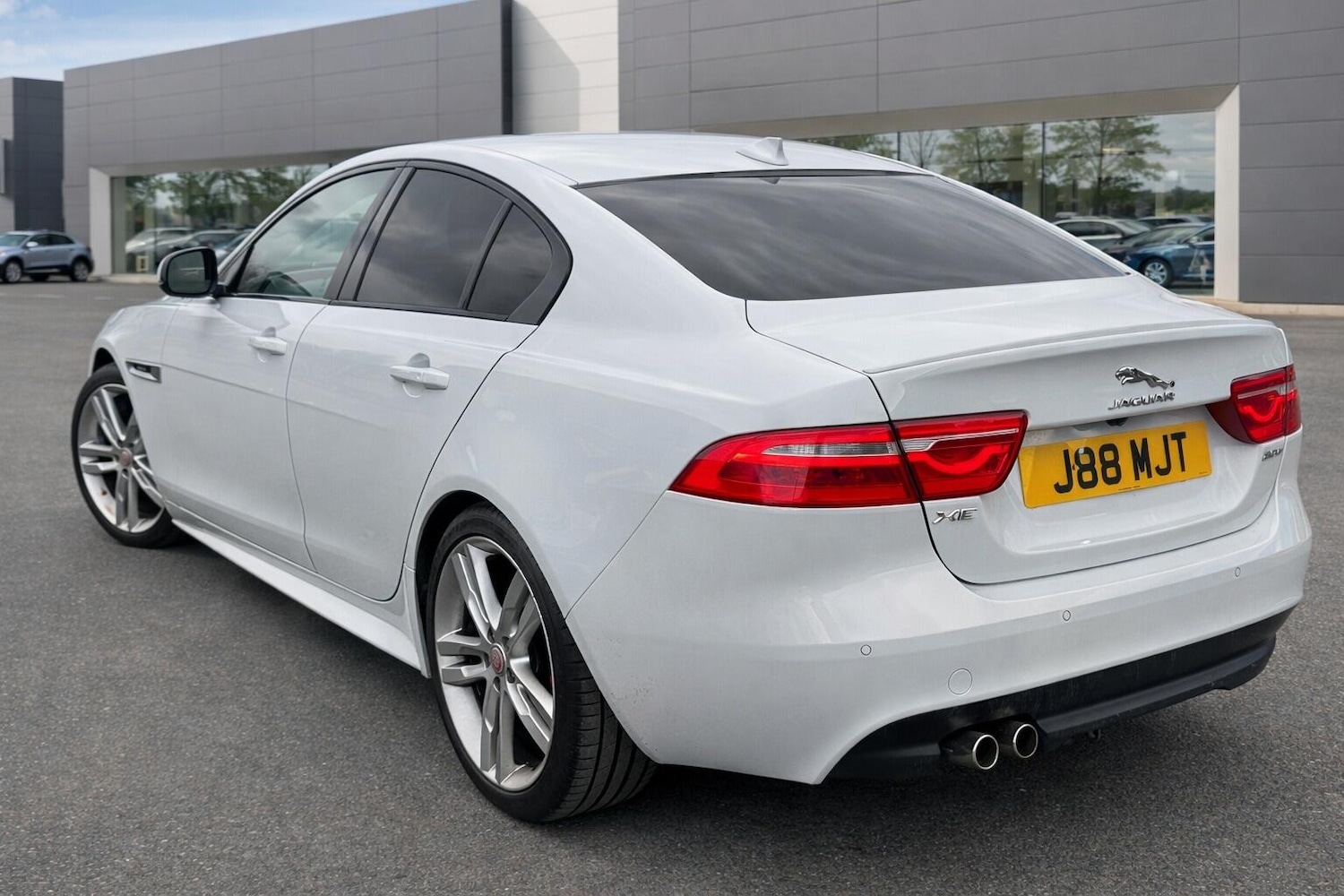 Used Jaguar XE 2016 for sale - 77484330: Photo 6