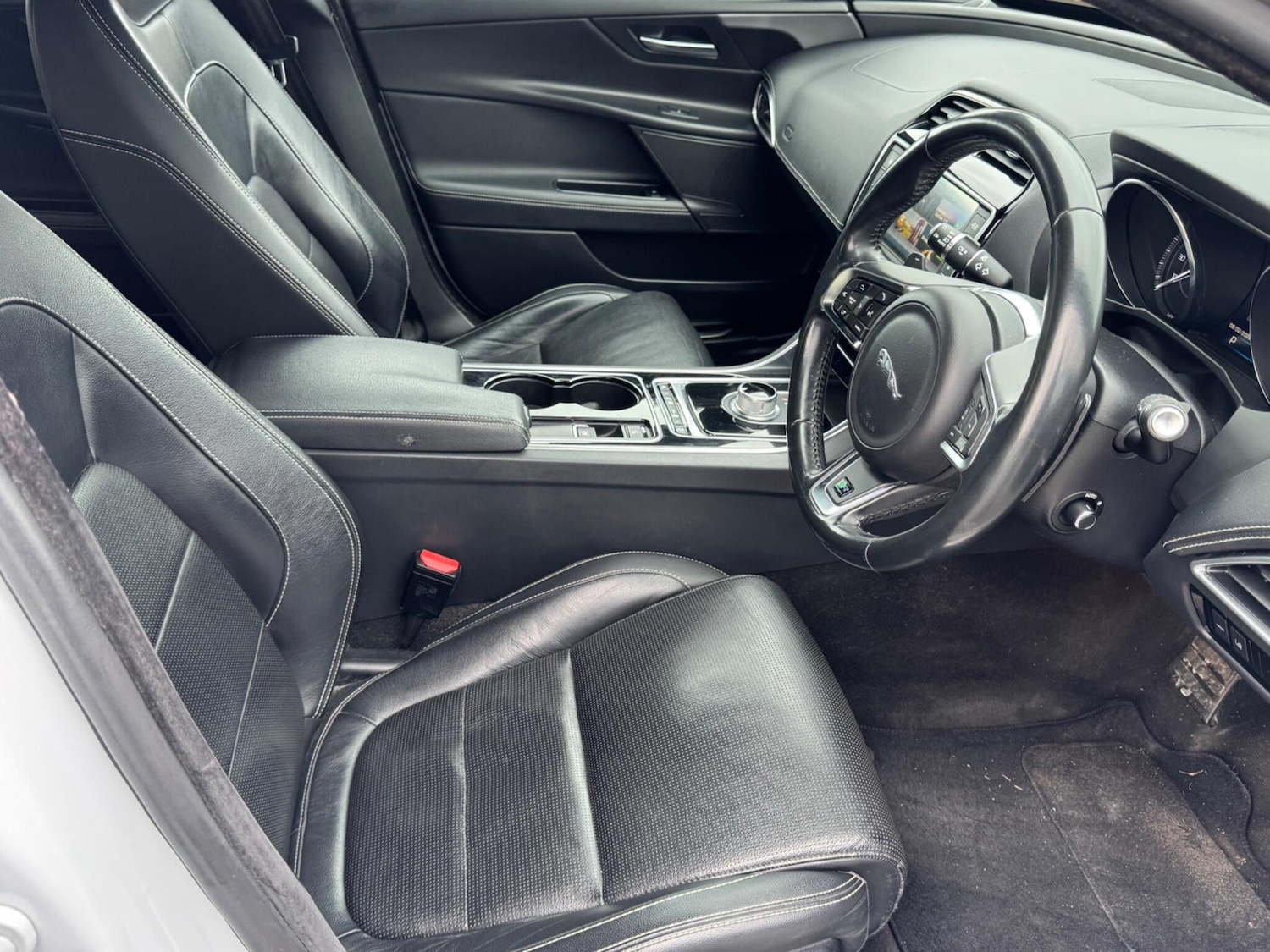 Used Jaguar XE 2016 for sale - 77484330: Photo 9