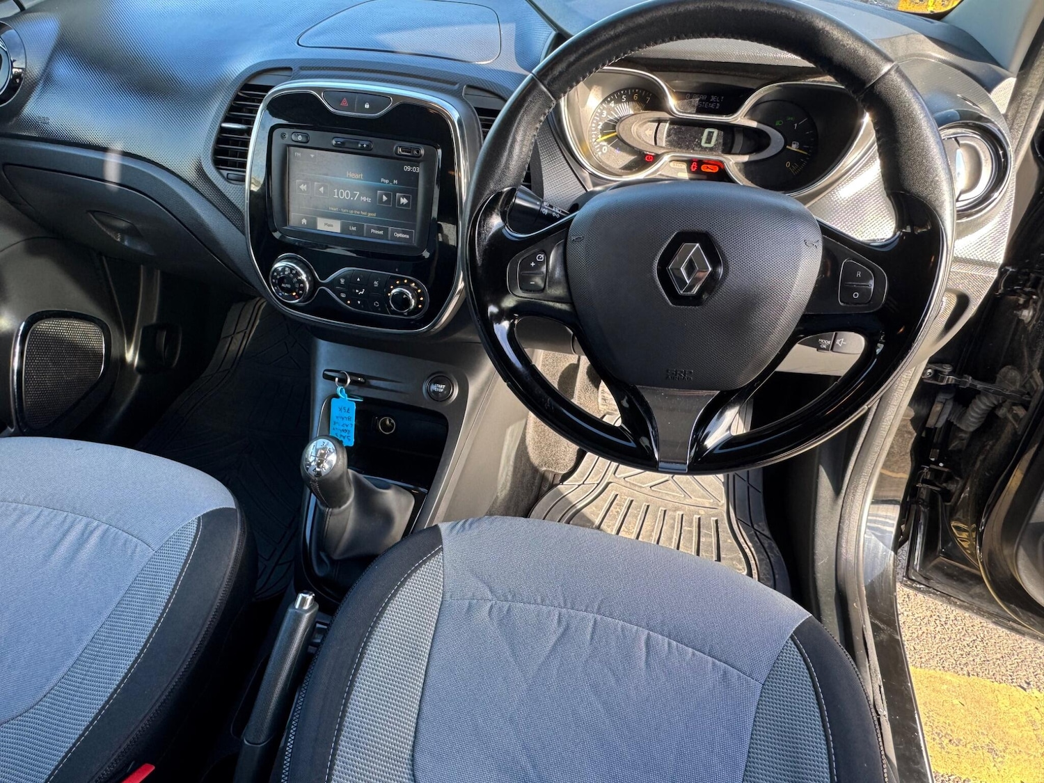 Used Renault Captur for sale - 77823631: Photo 10