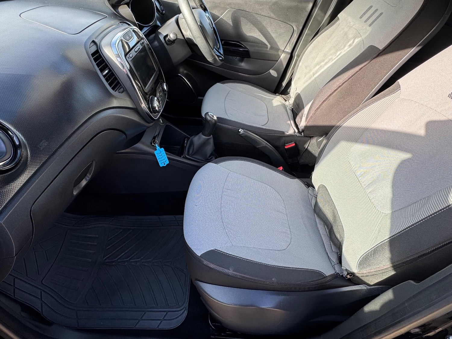 Used Renault Captur for sale - 77823631: Photo 12