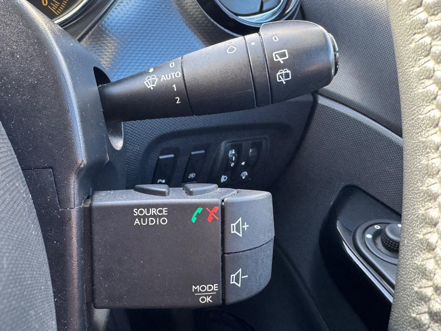 Used Renault Captur for sale - 77823631: Photo 19