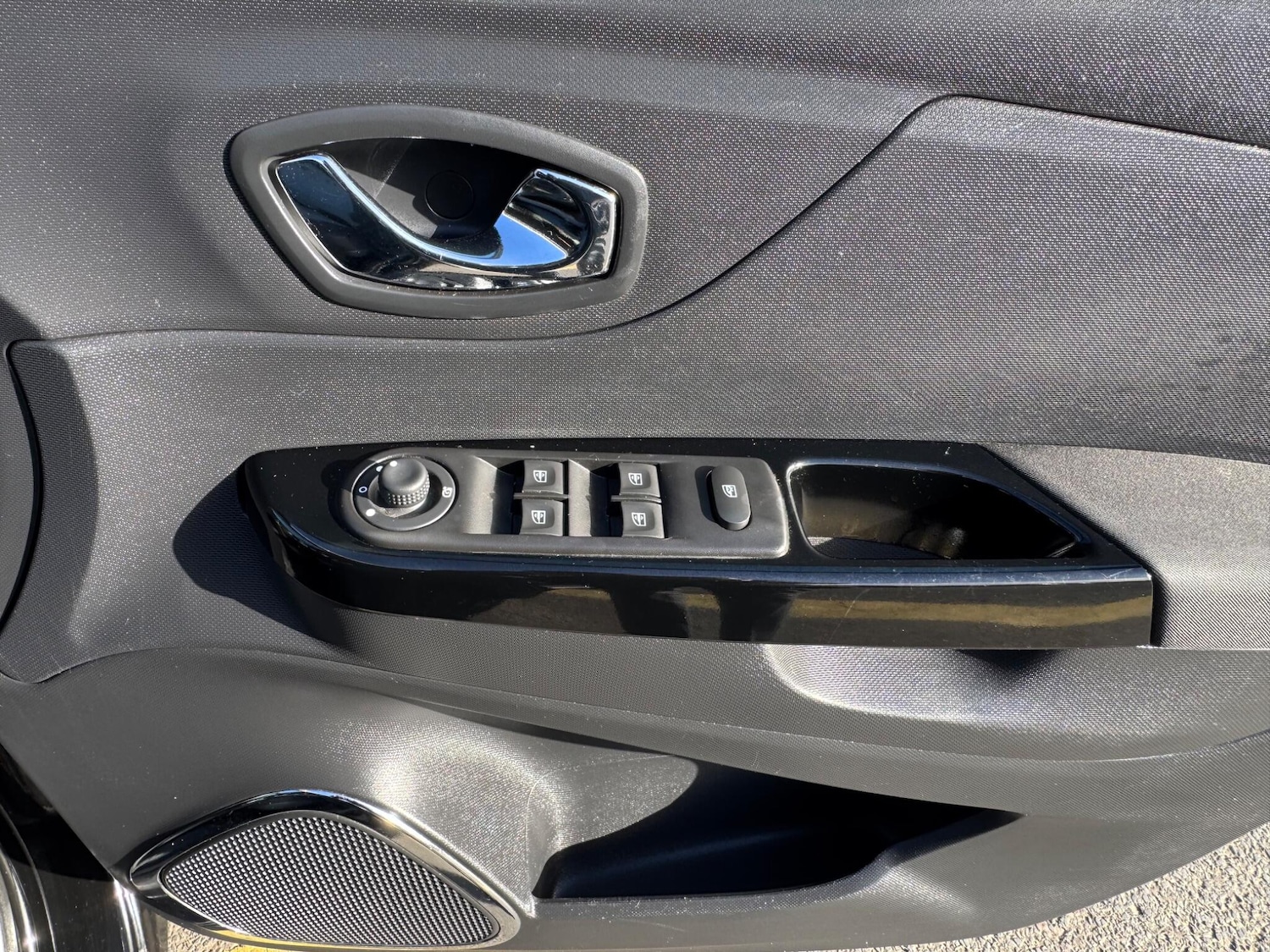 Used Renault Captur for sale - 77823631: Photo 22