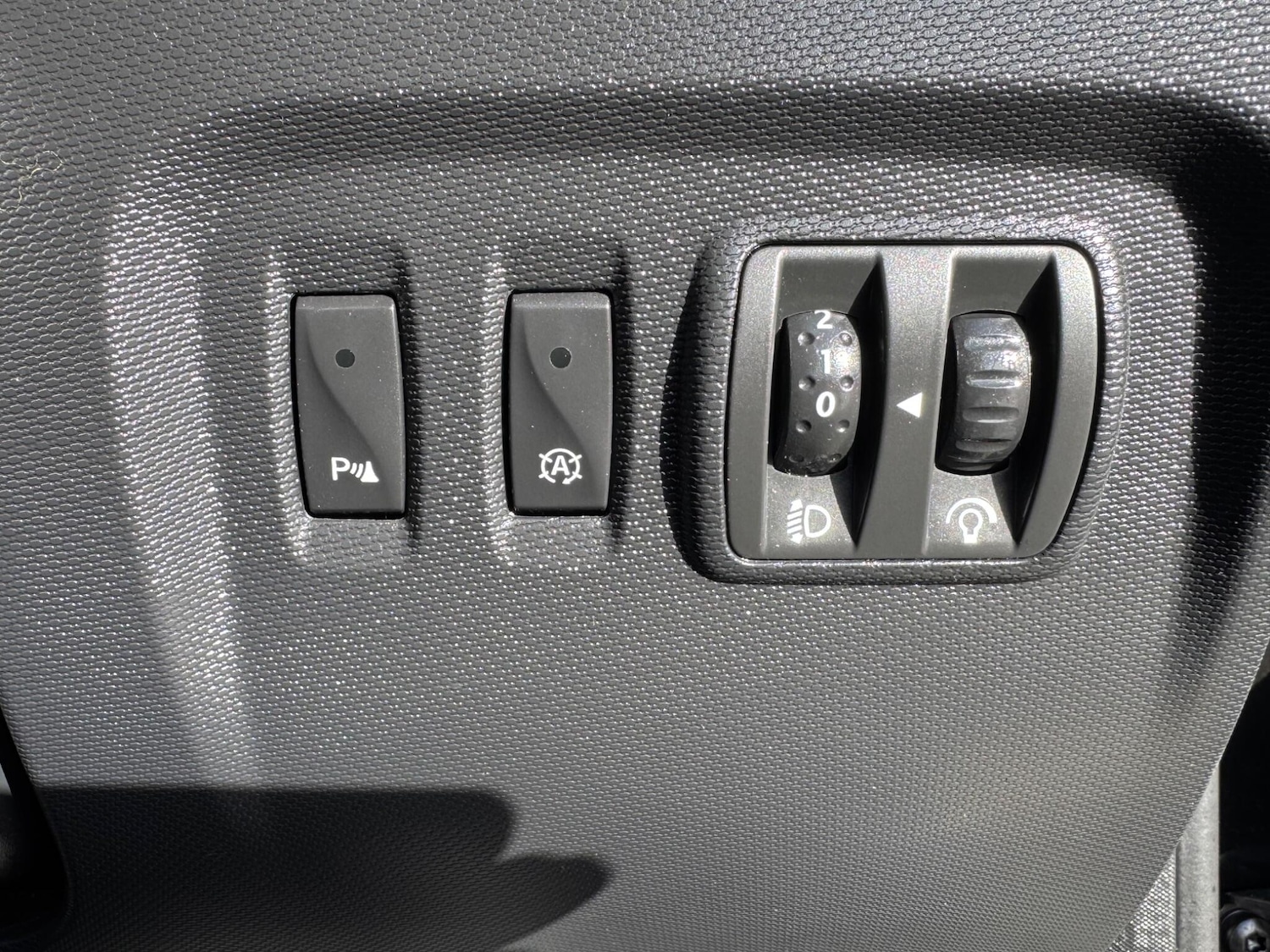 Used Renault Captur for sale - 77823631: Photo 23