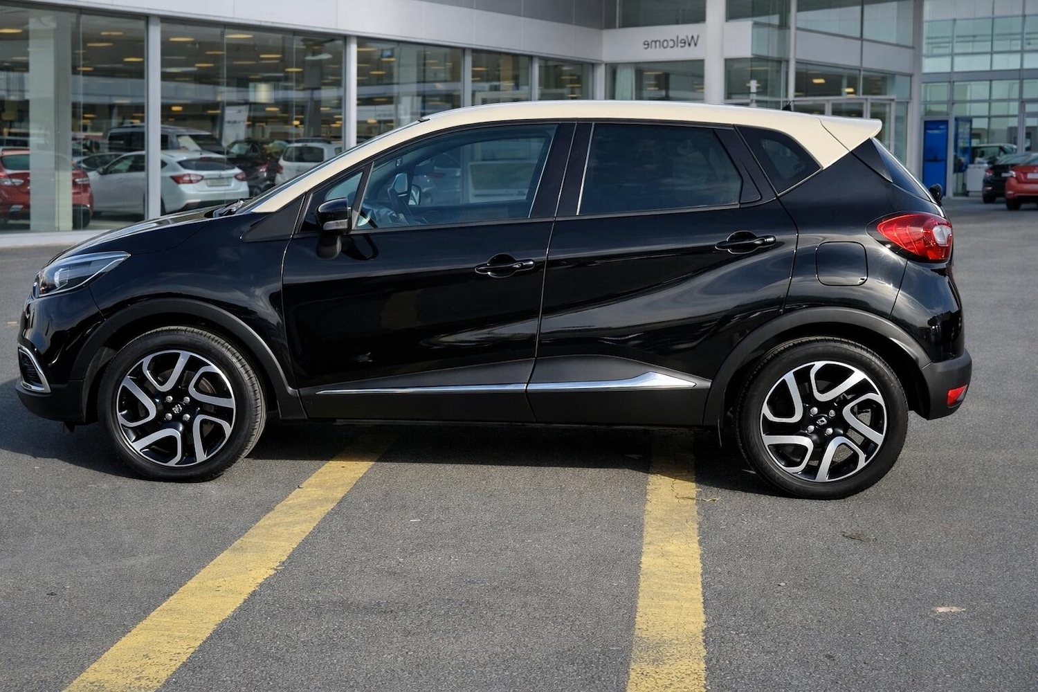 Used Renault Captur for sale - 77823631: Photo 7