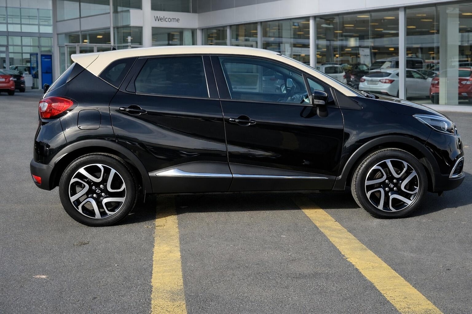 Used Renault Captur for sale - 77823631: Photo 8