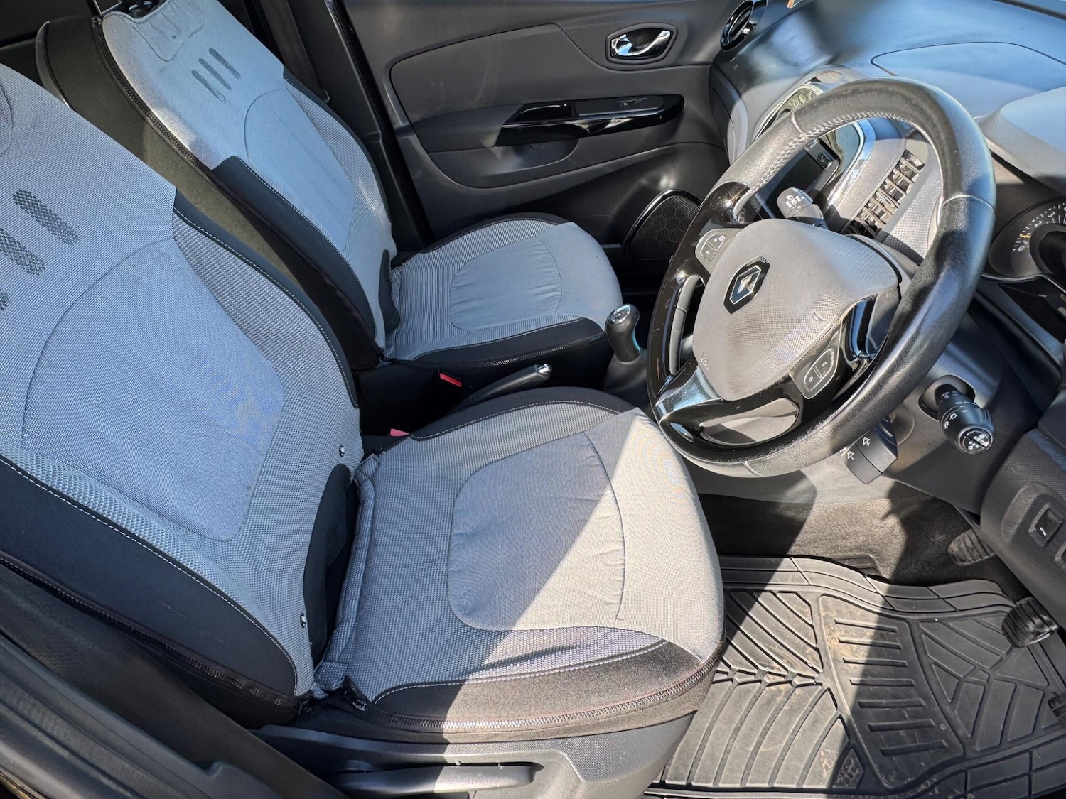 Used Renault Captur for sale - 77823631: Photo 9