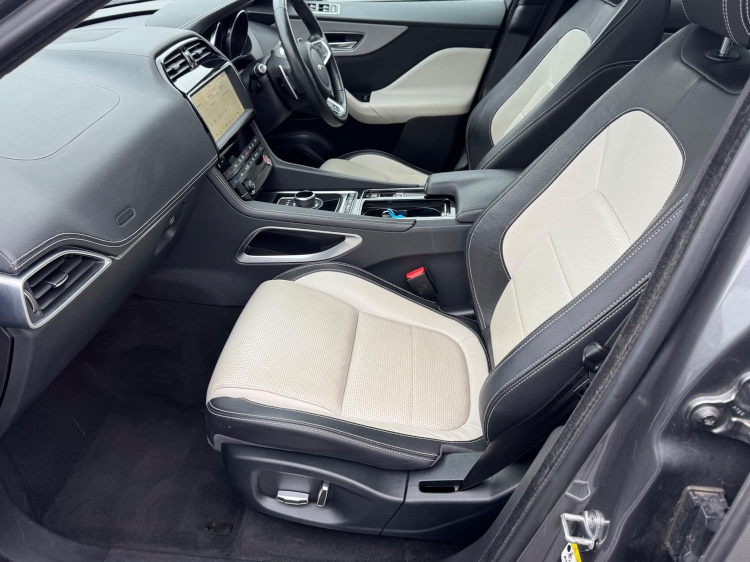 Used Jaguar F-Pace 2018 for sale - 77400736: Photo 12