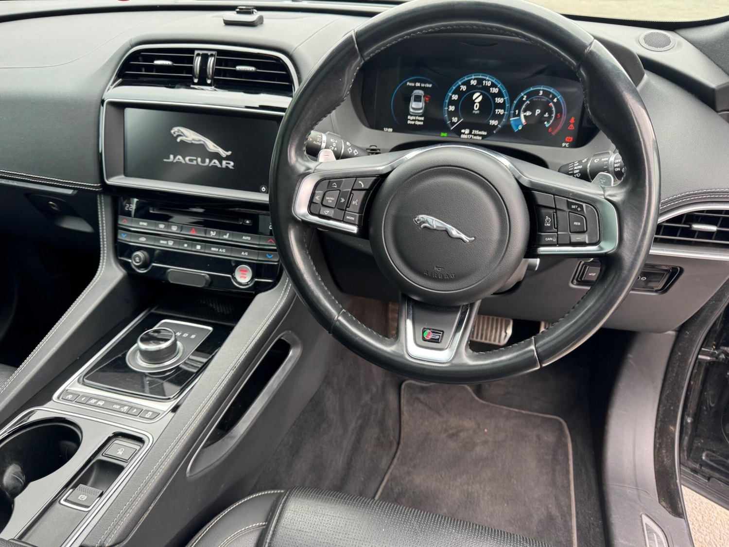 Used Jaguar F-Pace 2017 for sale - 77737680: Photo 10