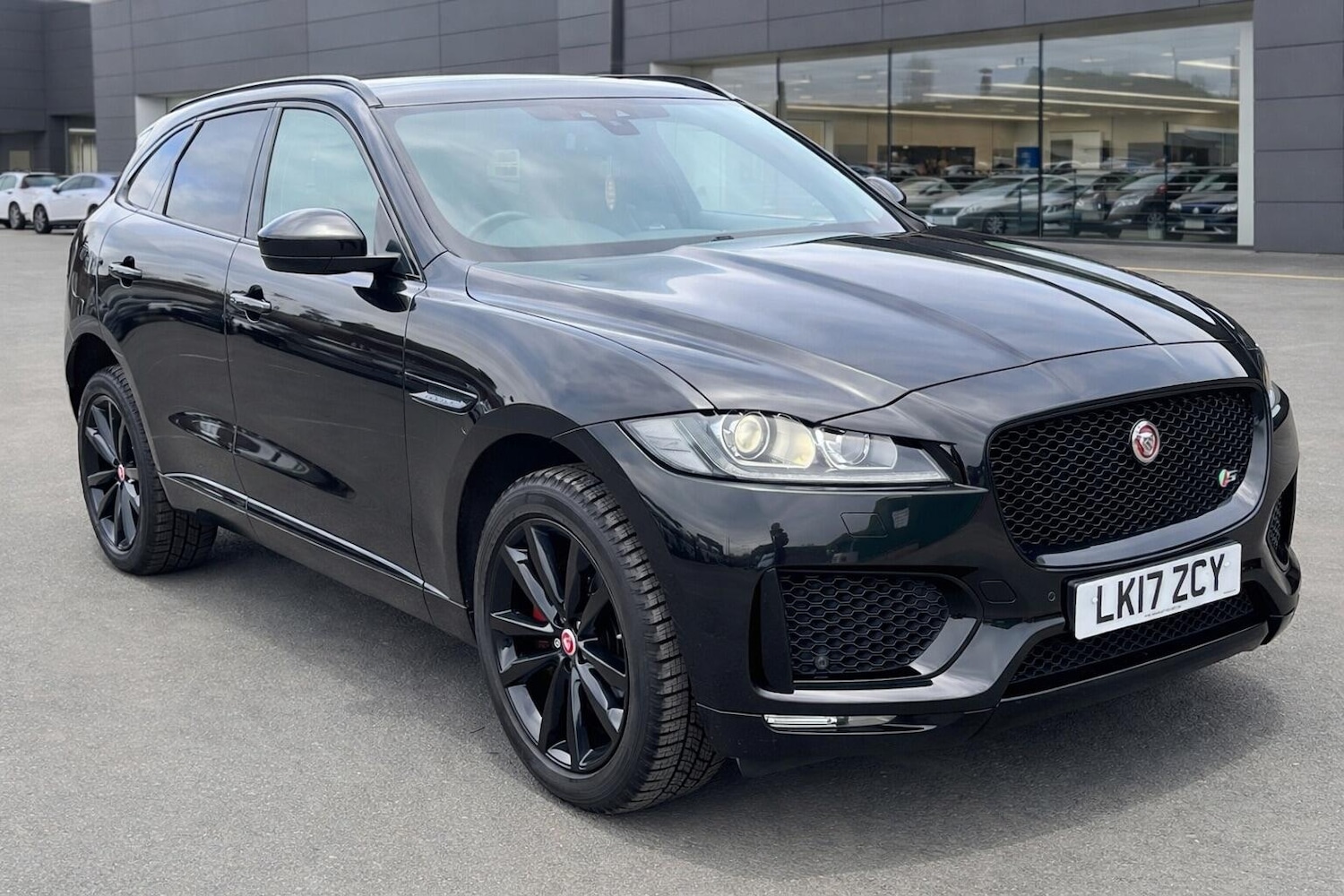 Used Jaguar F-Pace 2017 for sale - 77737680: Photo 3