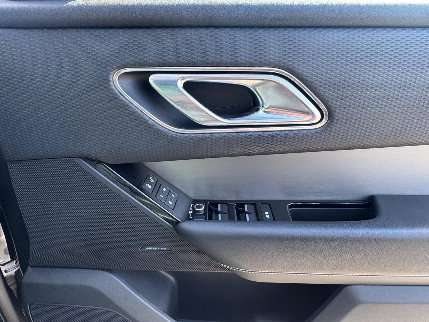 Used Land Rover Range Rover Velar 2018 for sale - 78157278: Photo 24