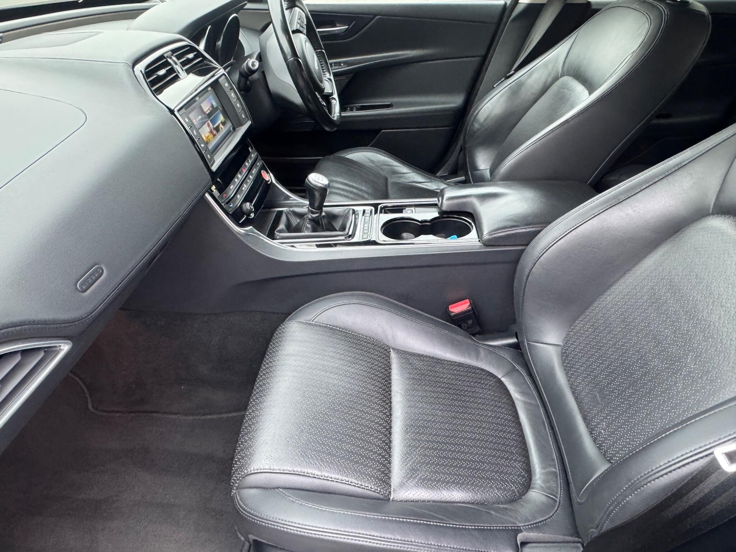 Used Jaguar XE 2015 for sale - 77839025: Photo 12