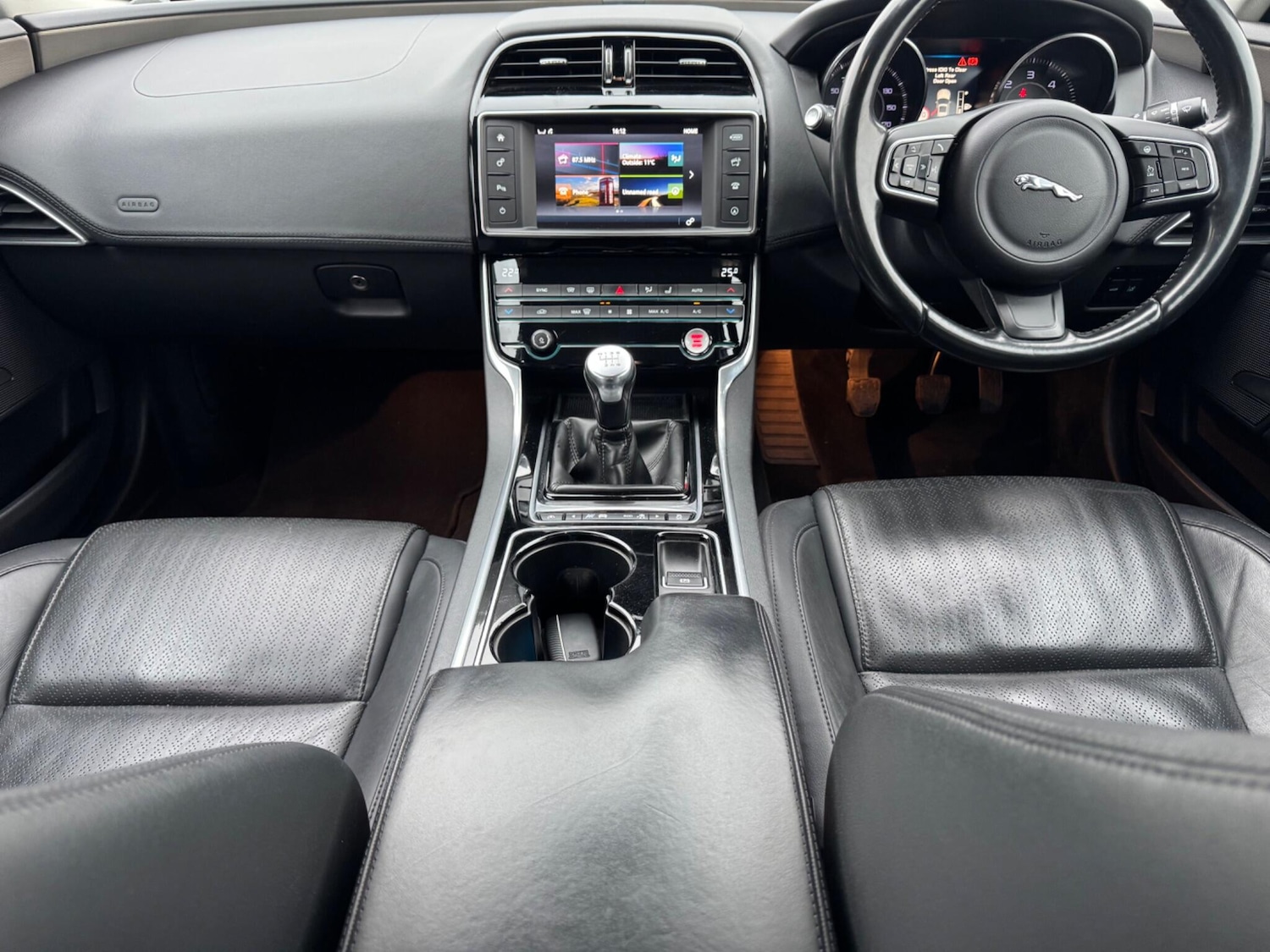 Used Jaguar XE 2015 for sale - 77839025: Photo 15