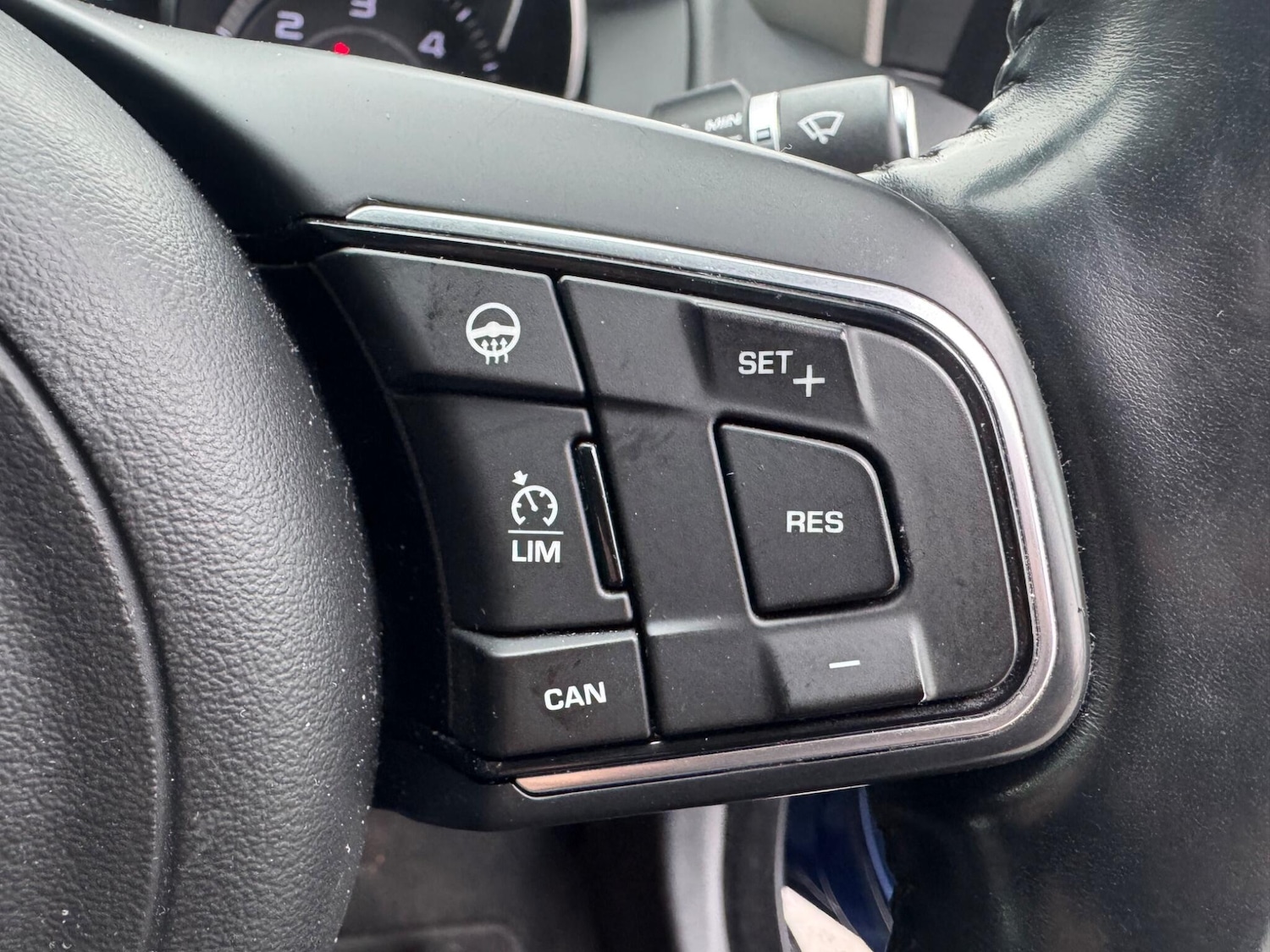 Used Jaguar XE 2015 for sale - 77839025: Photo 20