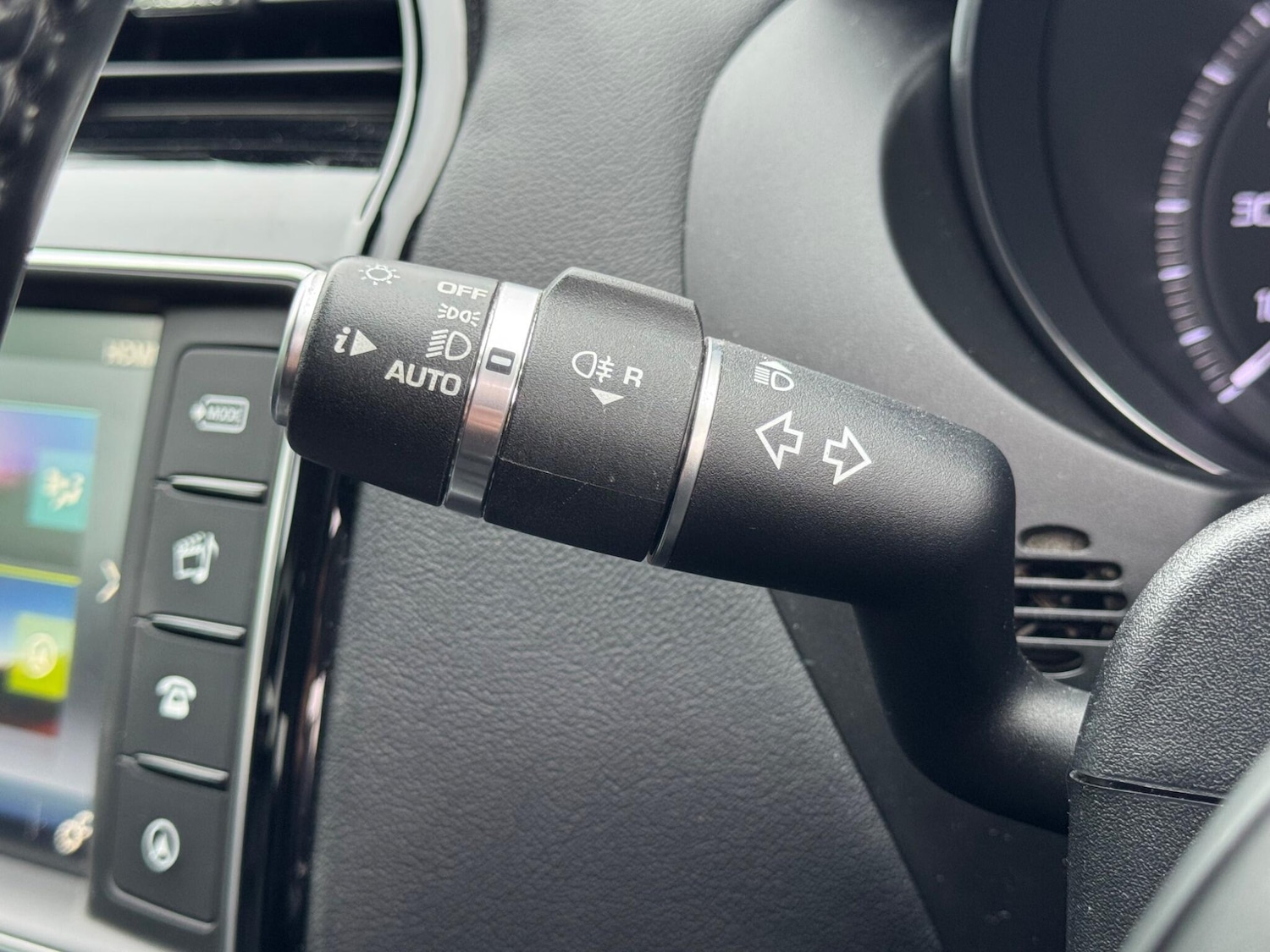 Used Jaguar XE 2015 for sale - 77839025: Photo 21