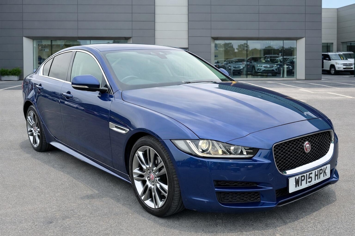 Used Jaguar XE 2015 for sale - 77839025: Photo 3