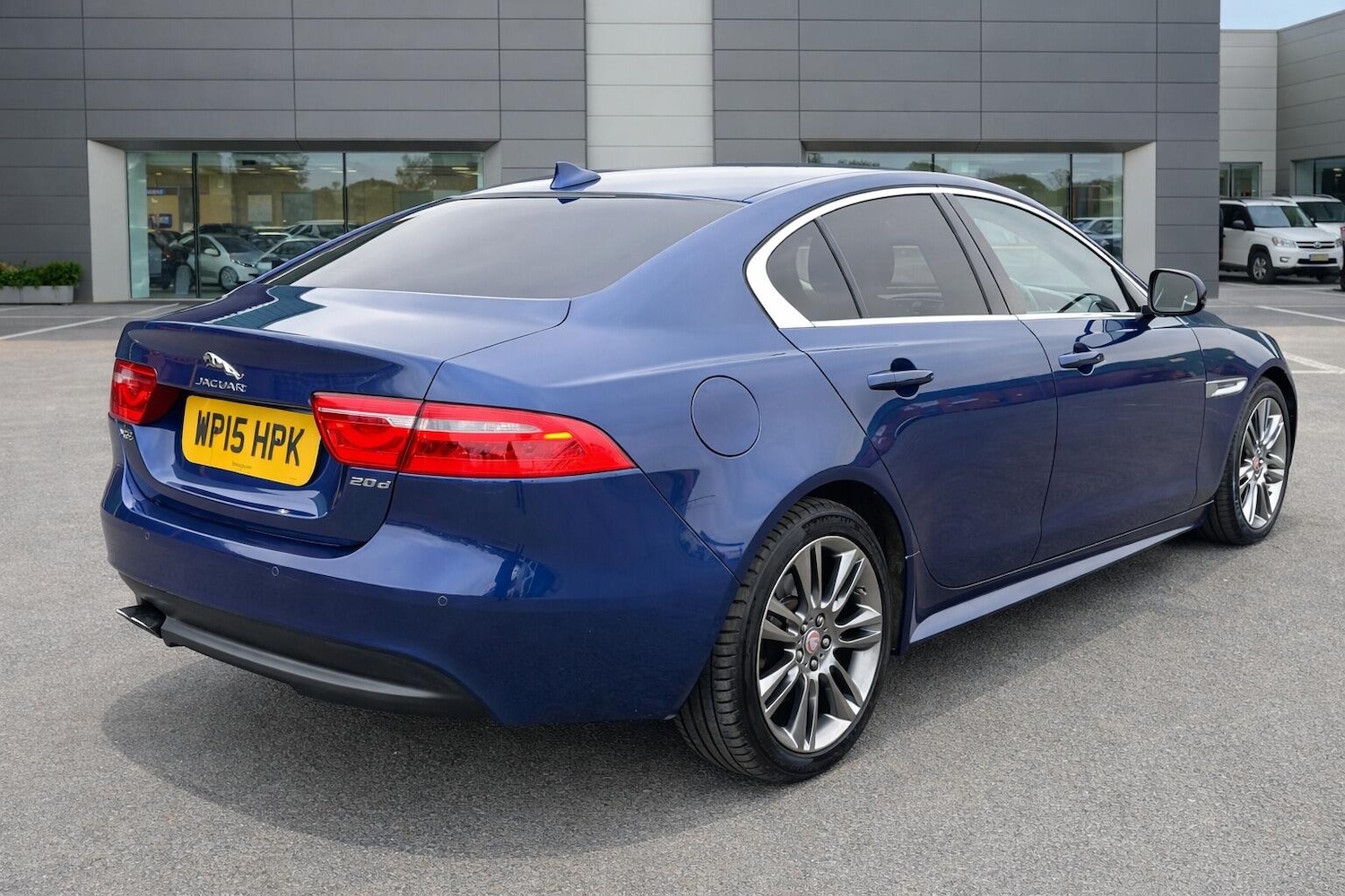 Used Jaguar XE 2015 for sale - 77839025: Photo 4
