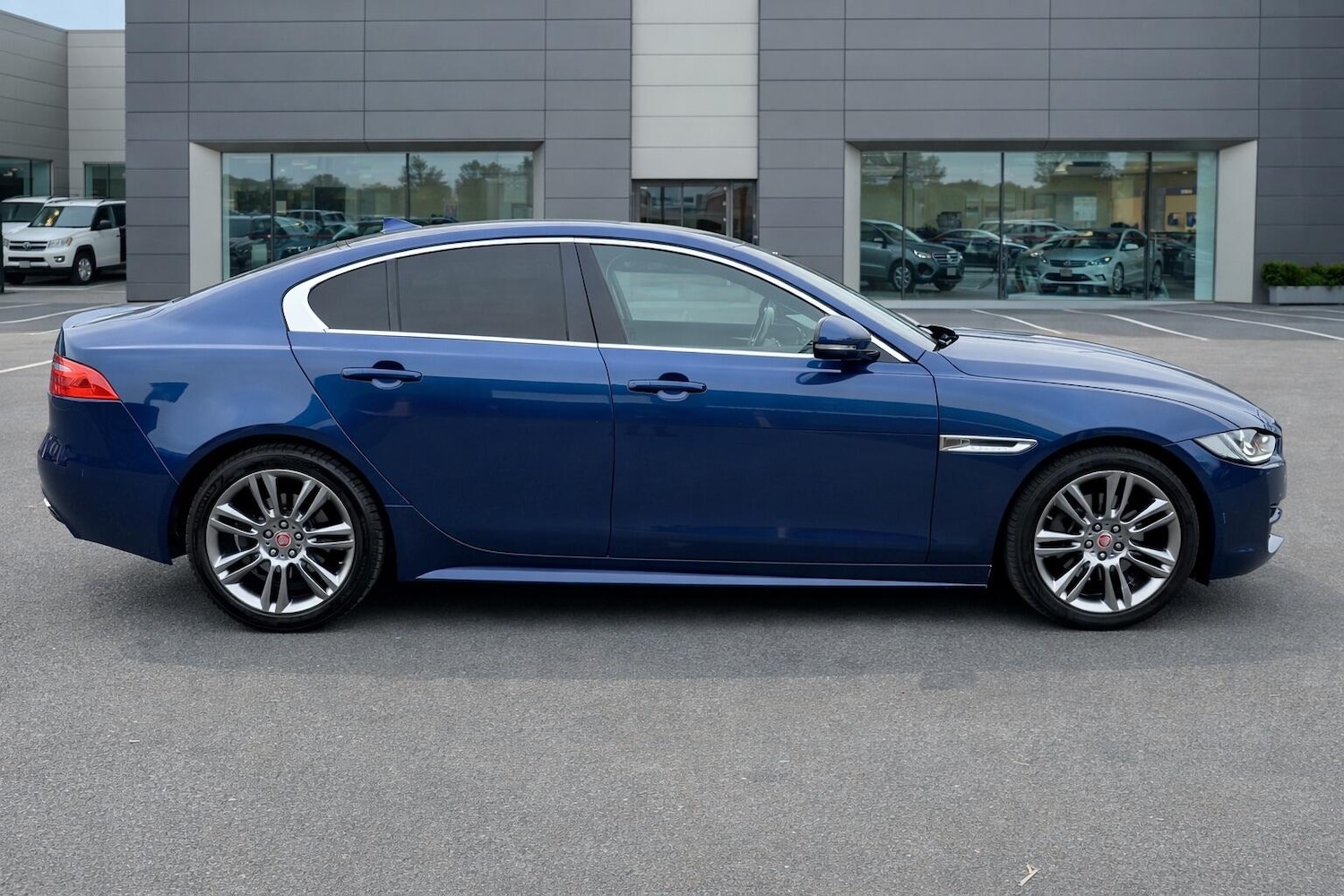 Used Jaguar XE 2015 for sale - 77839025: Photo 7