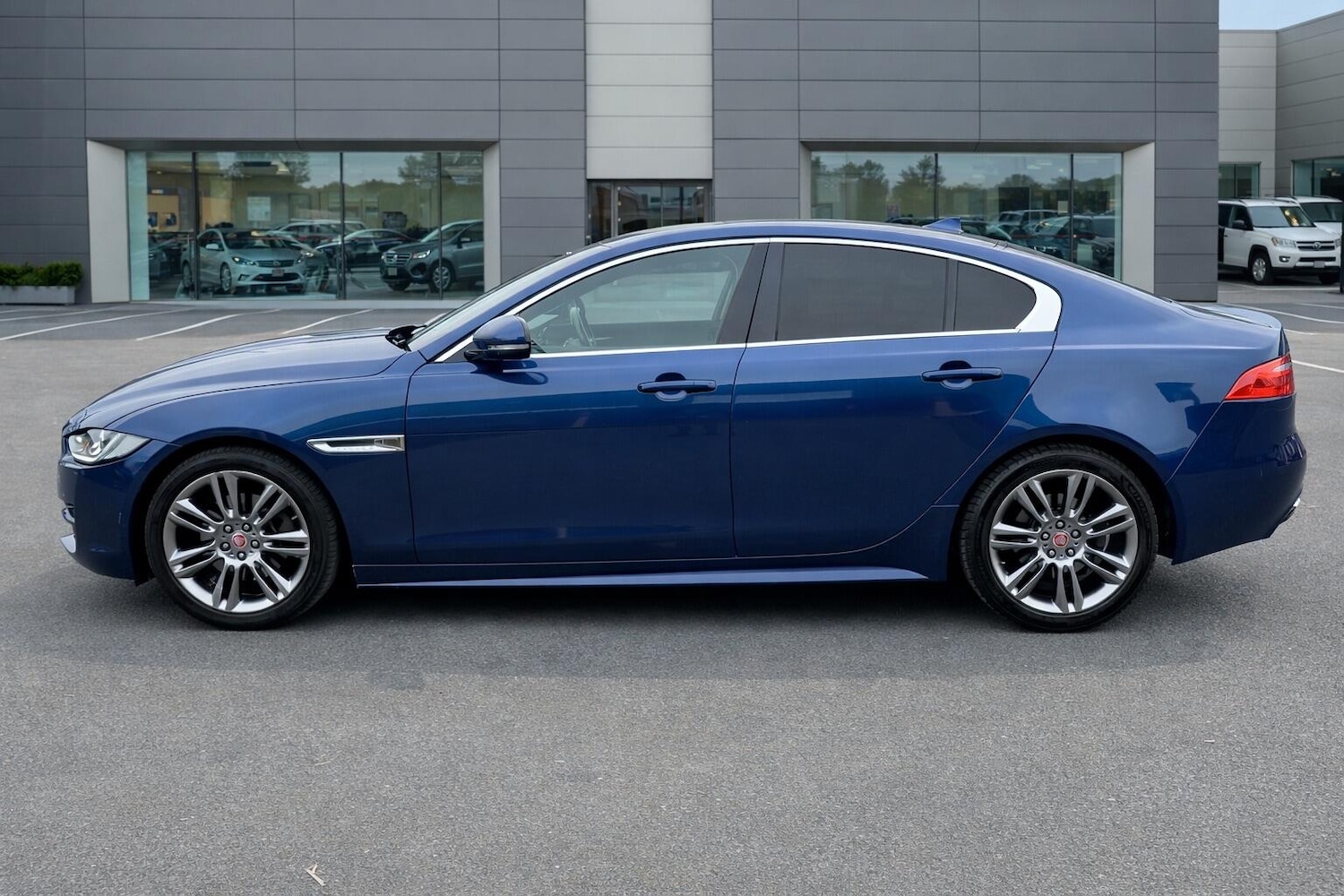 Used Jaguar XE 2015 for sale - 77839025: Photo 8