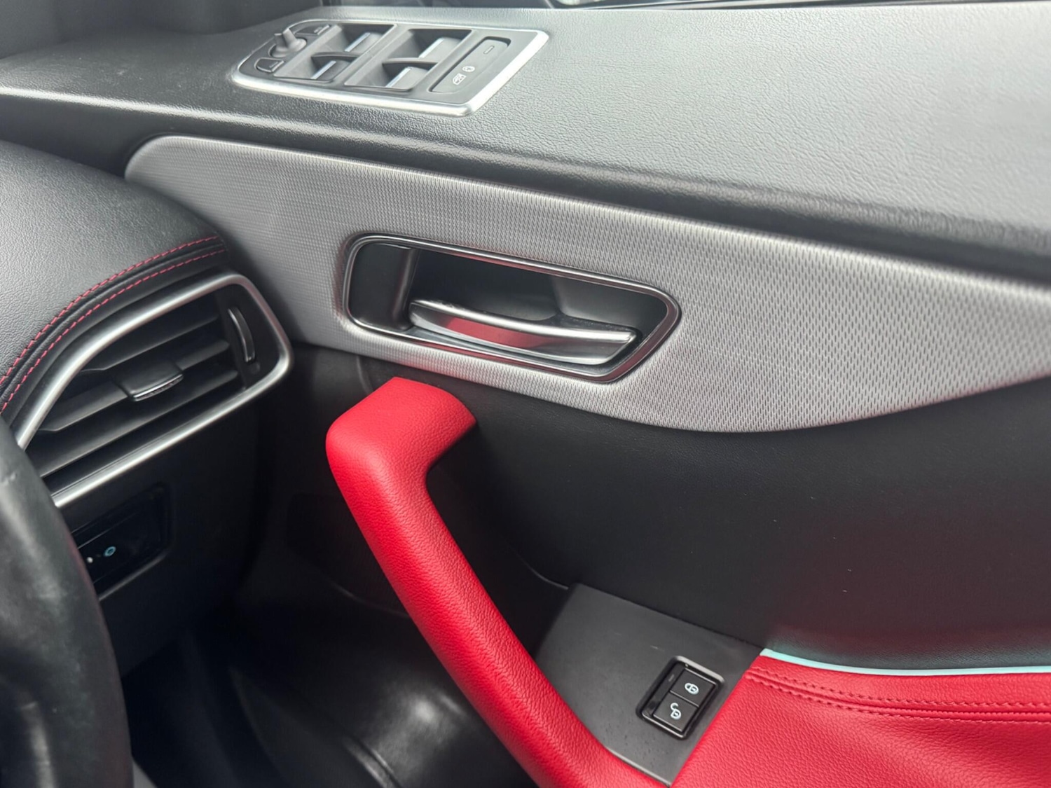 Used Jaguar F-Pace 2016 for sale - 77143339: Photo 25