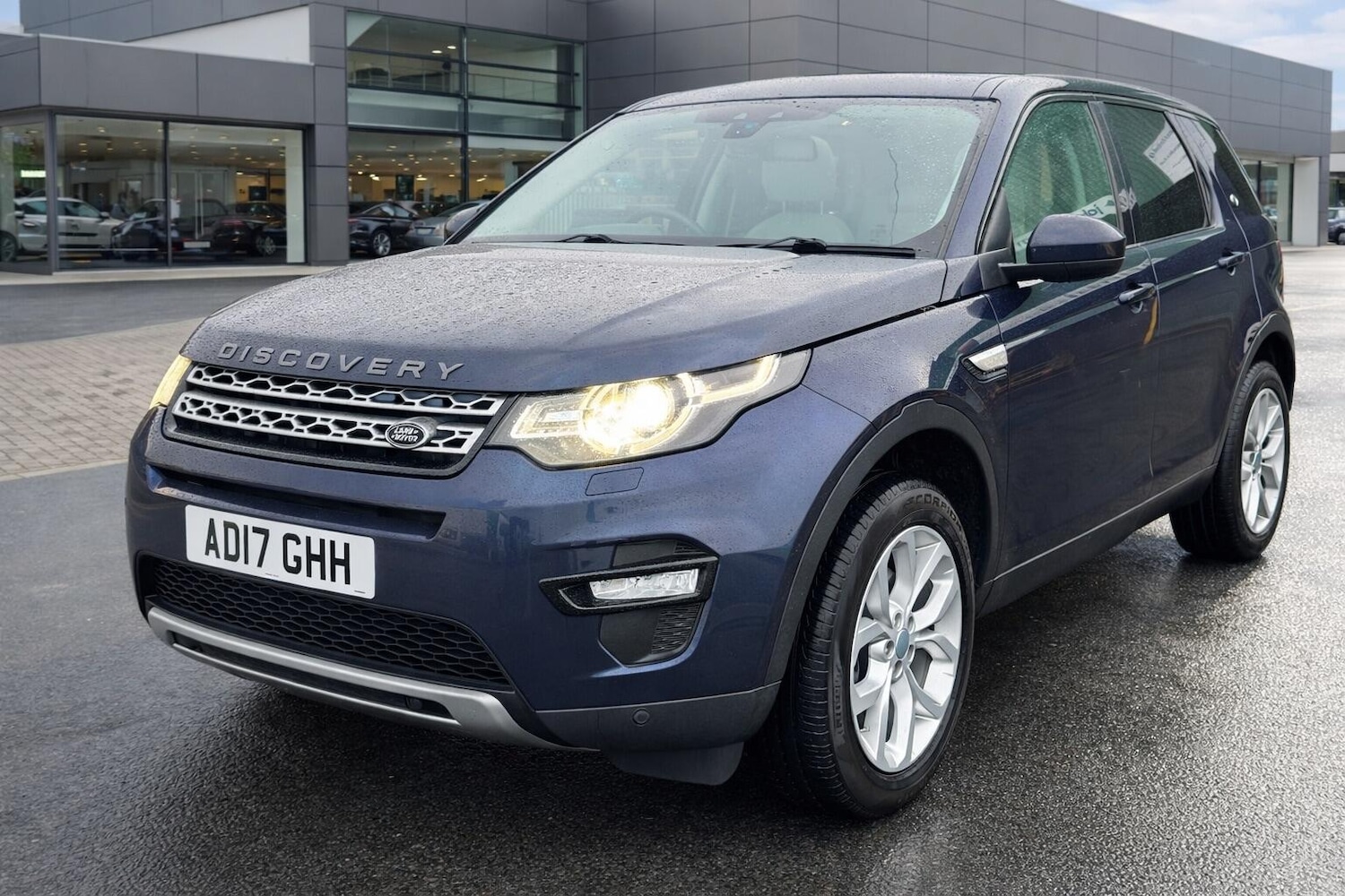 Used Land Rover Discovery Sport 2017 for sale - 77633019: Photo 1