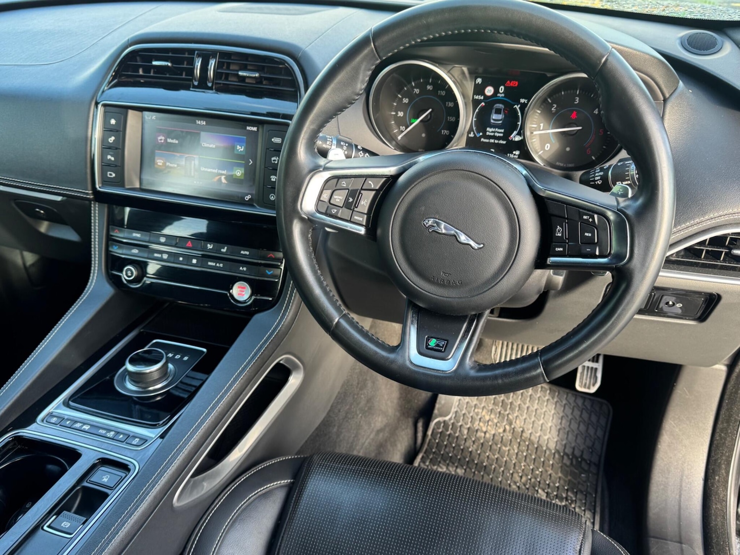 Used Jaguar F-Pace 2017 for sale - 77625920: Photo 10