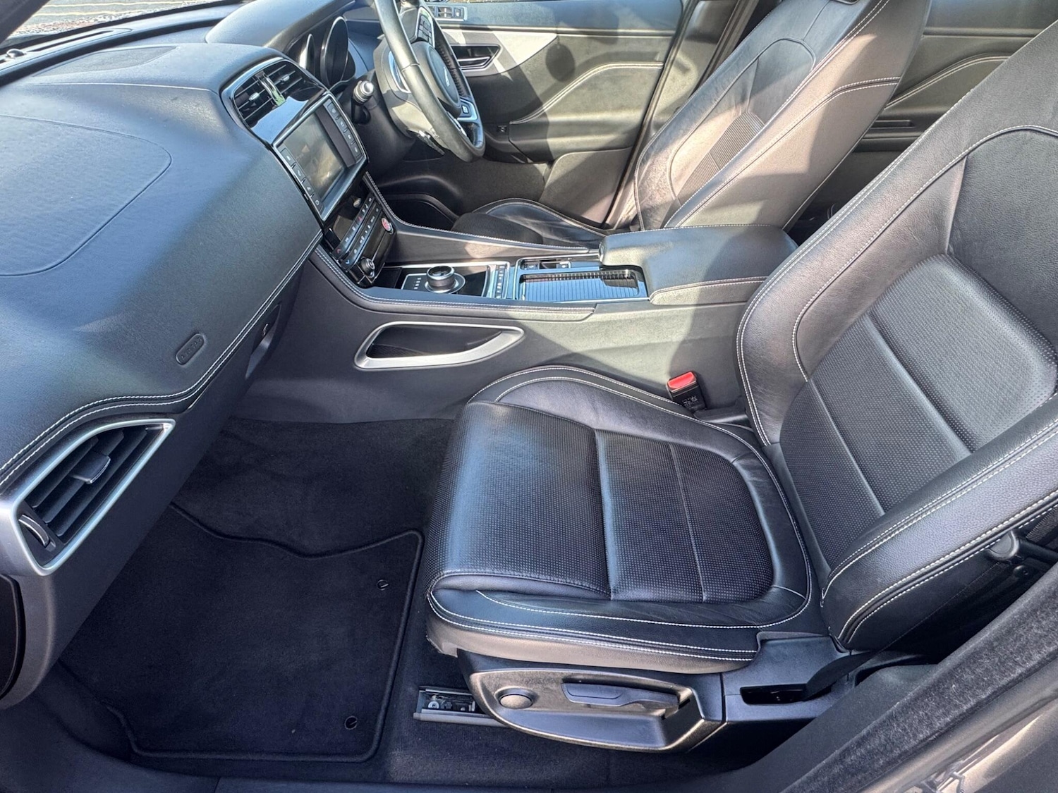 Used Jaguar F-Pace 2017 for sale - 77625920: Photo 12