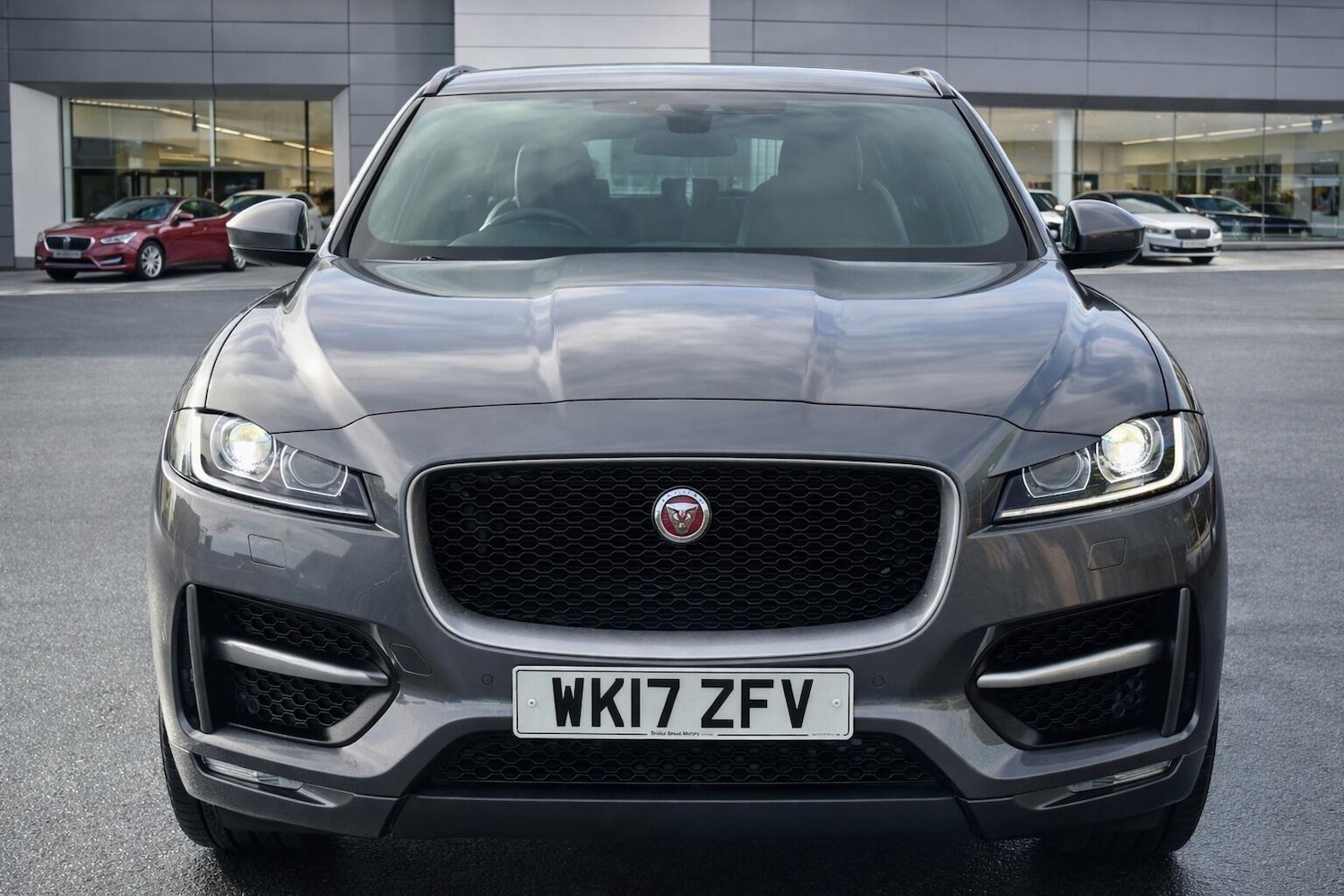 Used Jaguar F-Pace 2017 for sale - 77625920: Photo 2