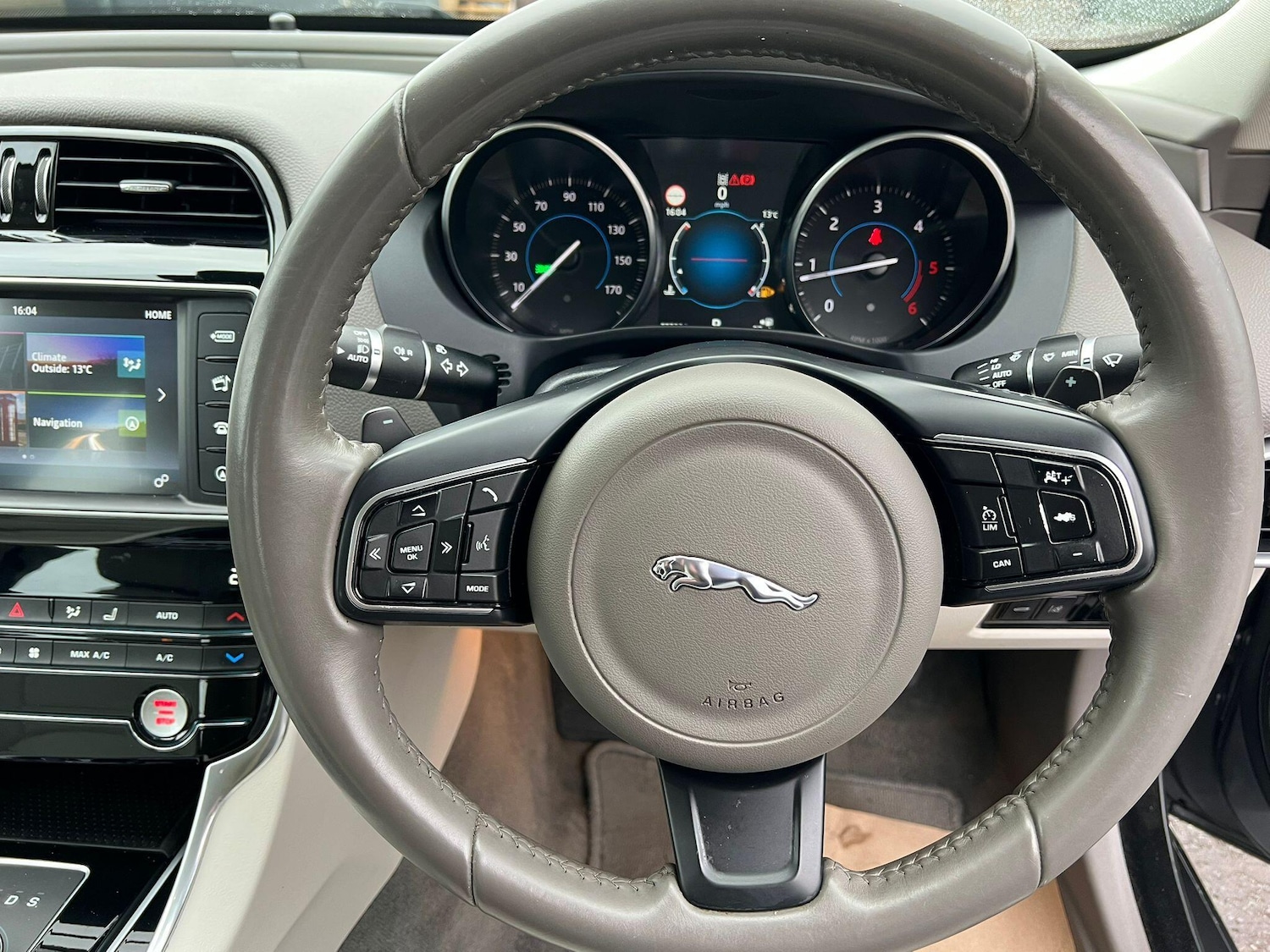 Used Jaguar XE 2017 for sale - 76550503: Photo 10