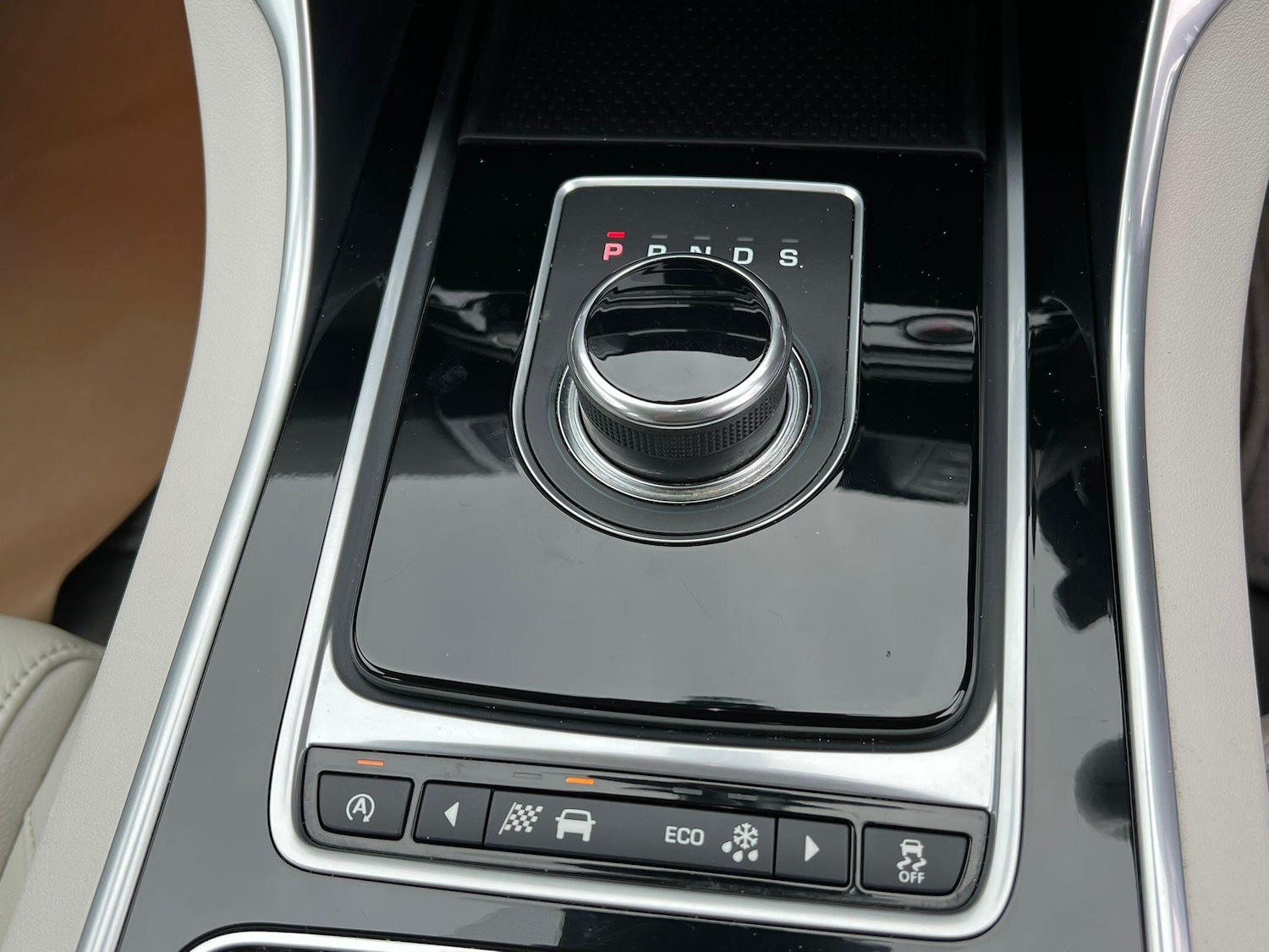 Used Jaguar XE 2017 for sale - 76550503: Photo 13