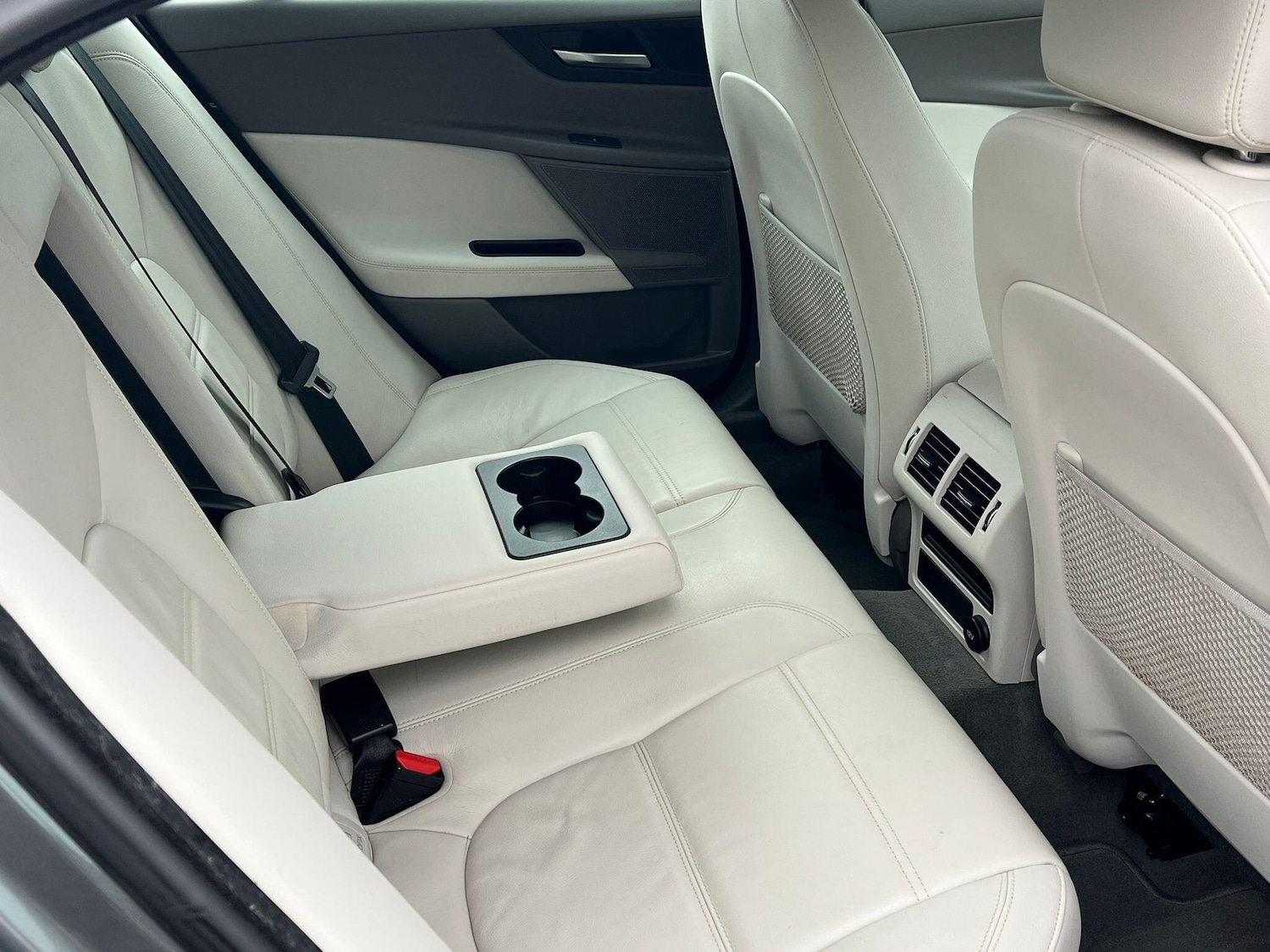 Used Jaguar XE 2017 for sale - 76550503: Photo 15