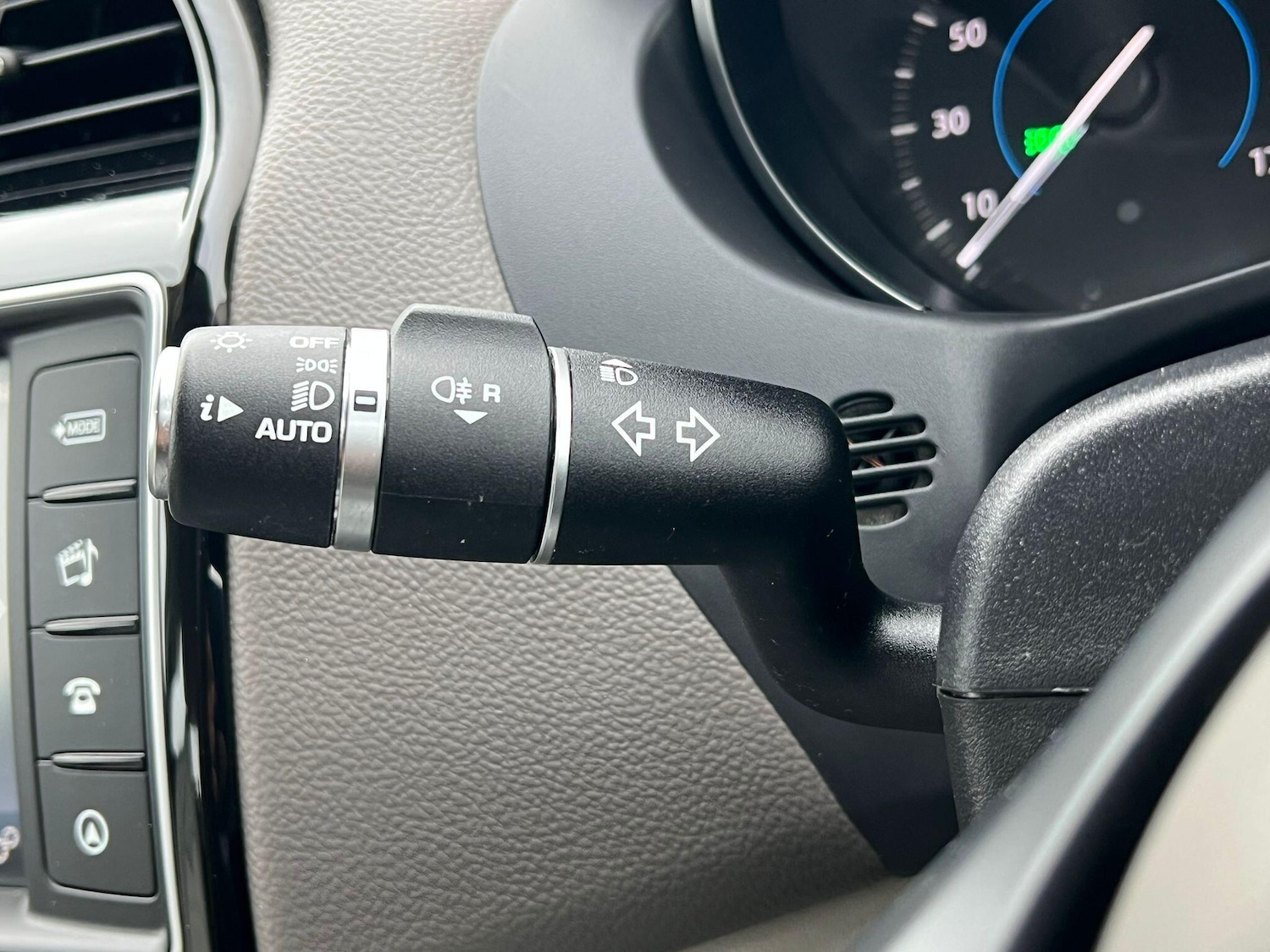 Used Jaguar XE 2017 for sale - 76550503: Photo 19