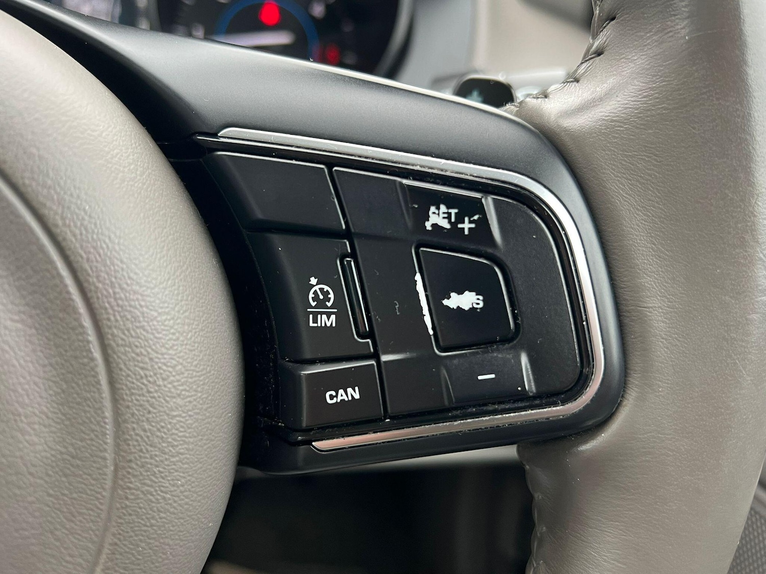 Used Jaguar XE 2017 for sale - 76550503: Photo 22