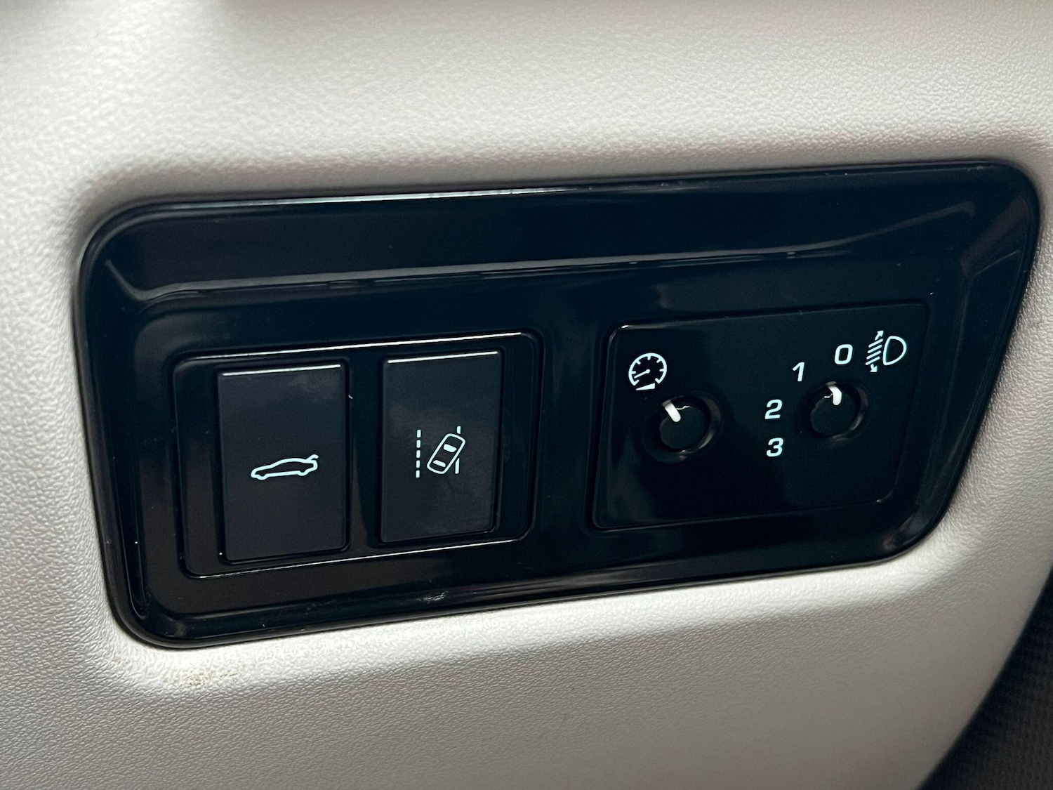 Used Jaguar XE 2017 for sale - 76550503: Photo 23