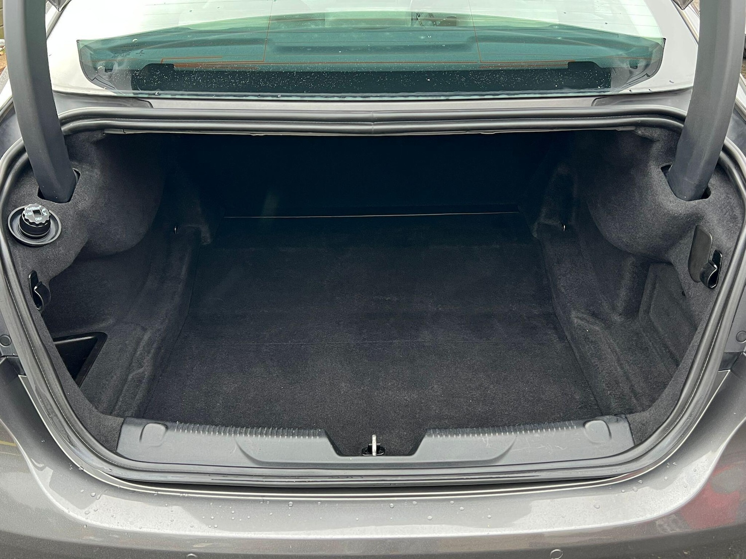 Used Jaguar XE 2017 for sale - 76550503: Photo 28