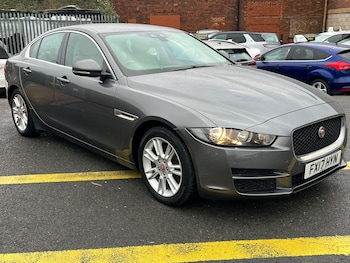 Used Jaguar XE 2017 for sale - 76550503: Photo