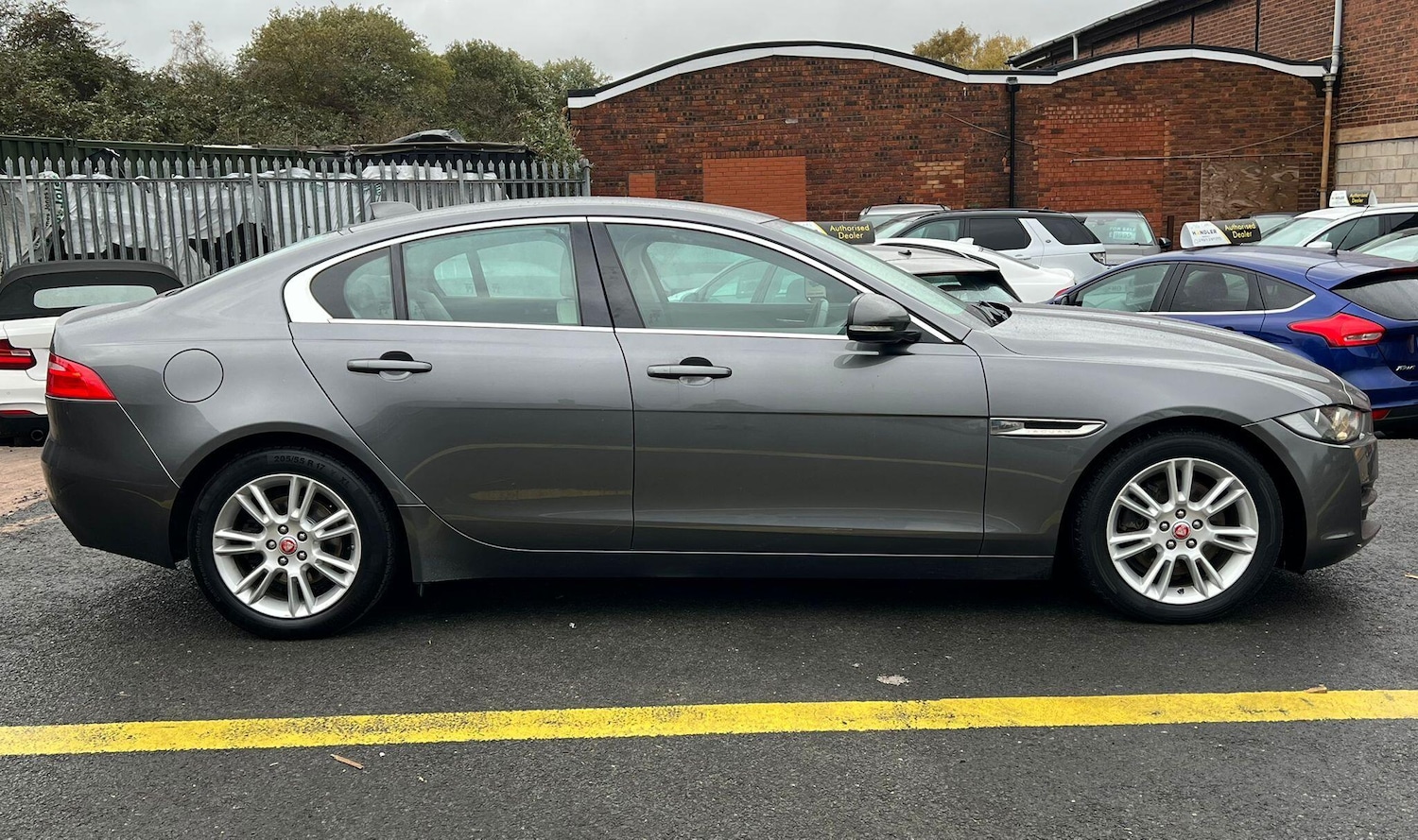 Used Jaguar XE 2017 for sale - 76550503: Photo 7
