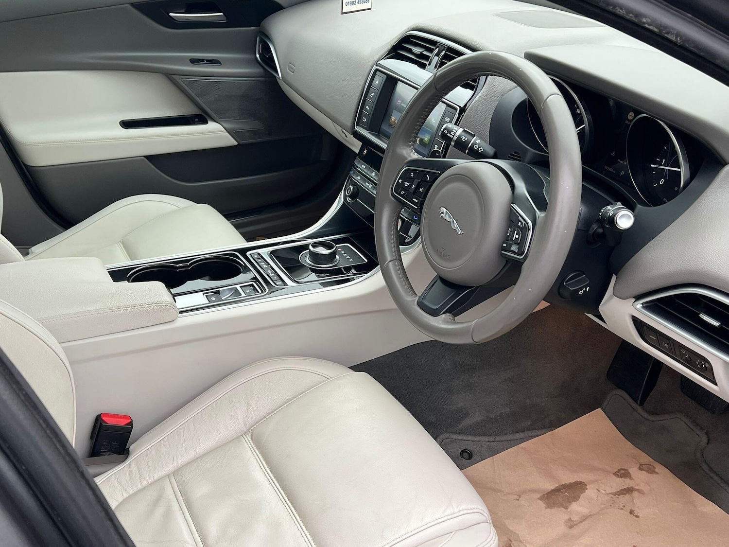 Used Jaguar XE 2017 for sale - 76550503: Photo 9