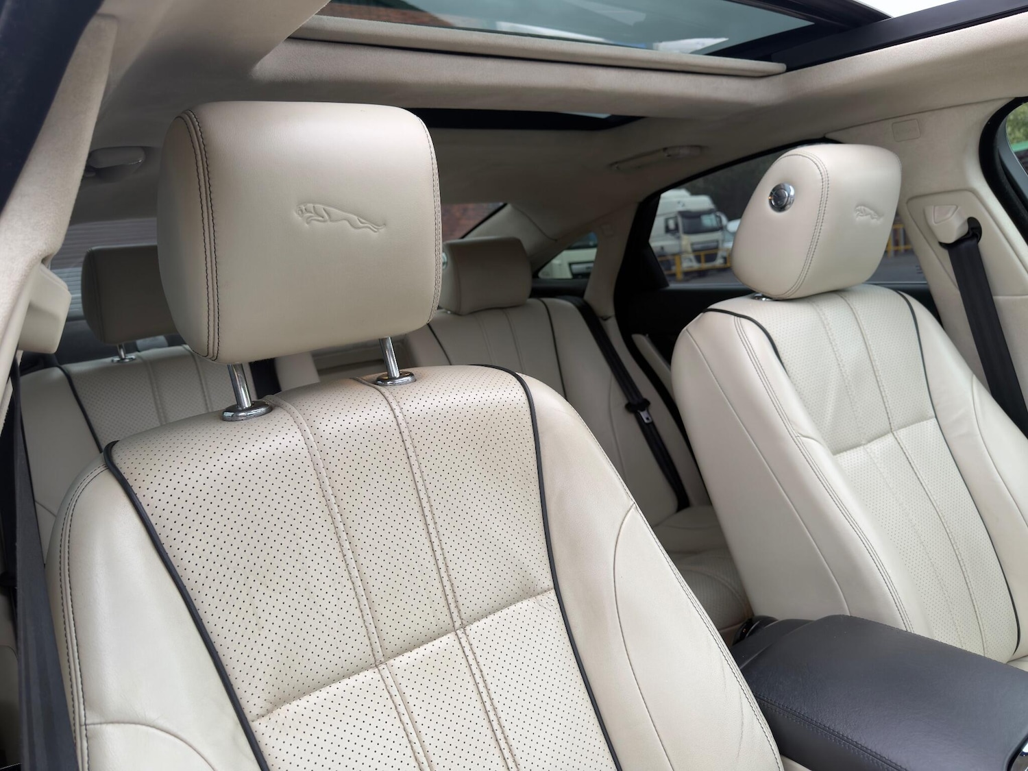 Used Jaguar XJ 2014 for sale - 76633598: Photo 11