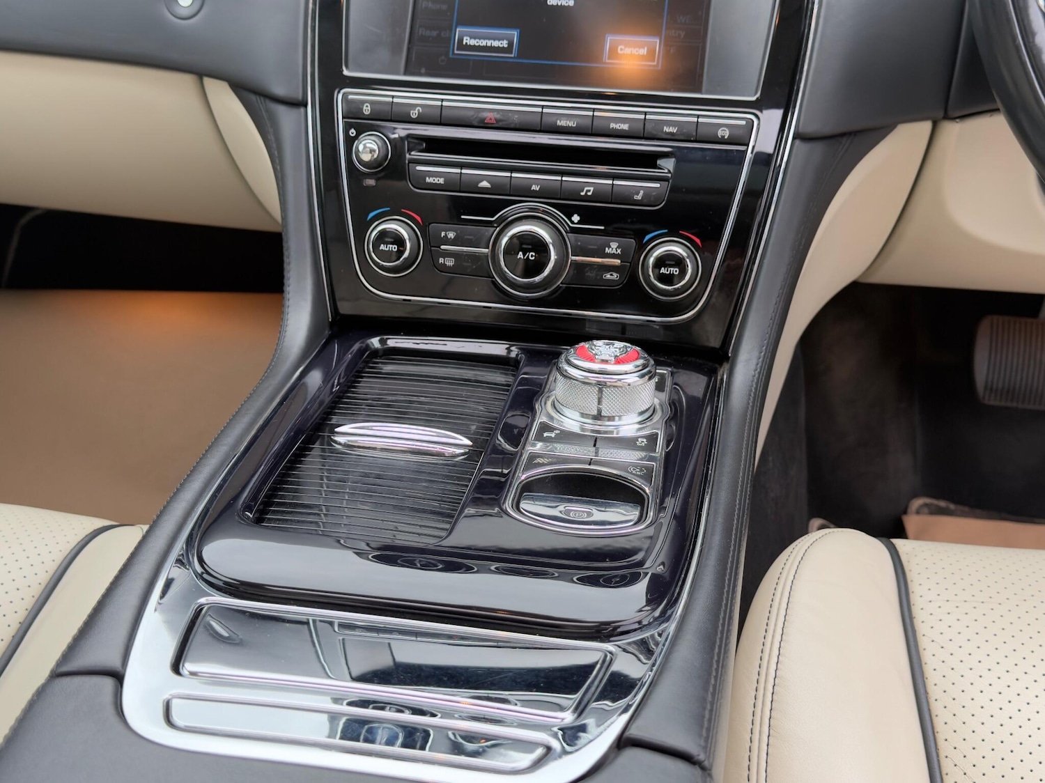 Used Jaguar XJ 2014 for sale - 76633598: Photo 21