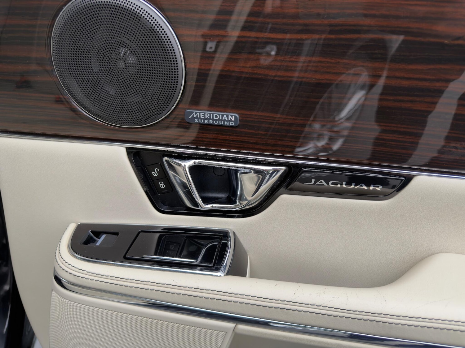 Used Jaguar XJ 2014 for sale - 76633598: Photo 27