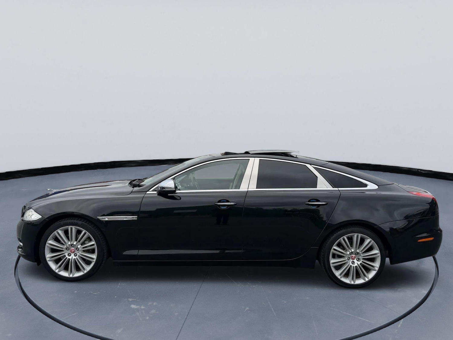 Used Jaguar XJ 2014 for sale - 76633598: Photo 3