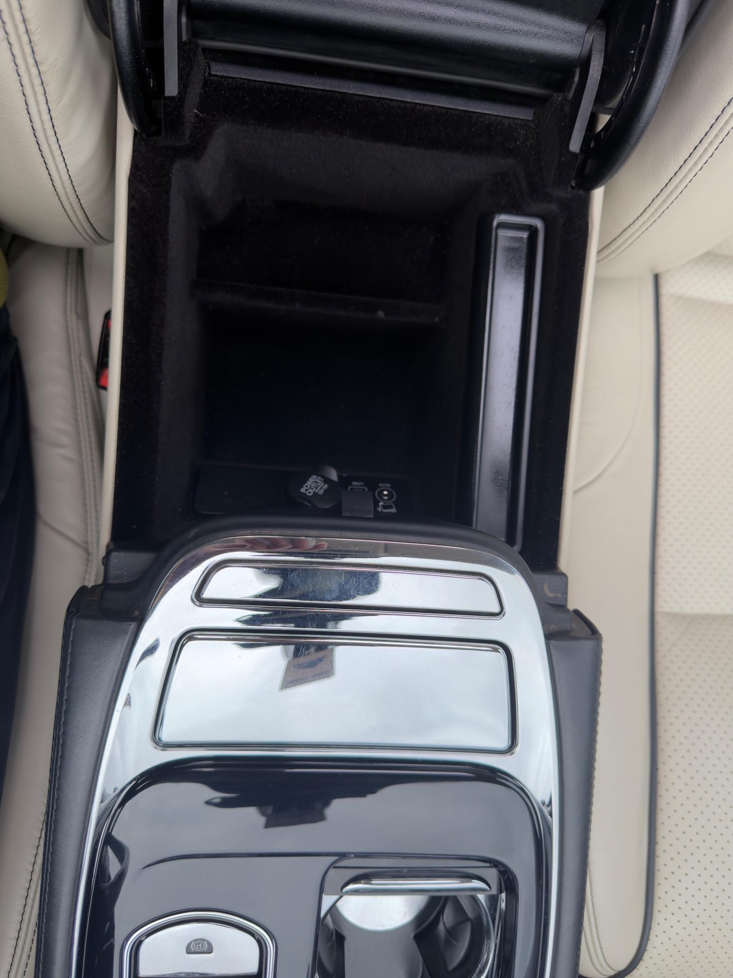 Used Jaguar XJ 2014 for sale - 76633598: Photo 43