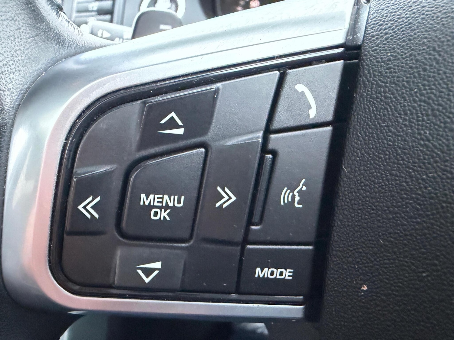 Used Land Rover Discovery Sport 2017 for sale - 77400710: Photo 25