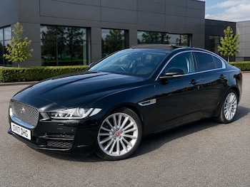 Used Jaguar XE 2017 for sale - 79325130: Photo