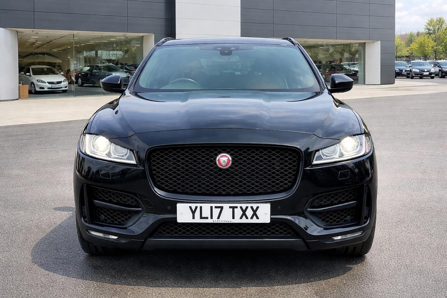 Used Jaguar F-Pace 2017 for sale - 77909342: Photo 2